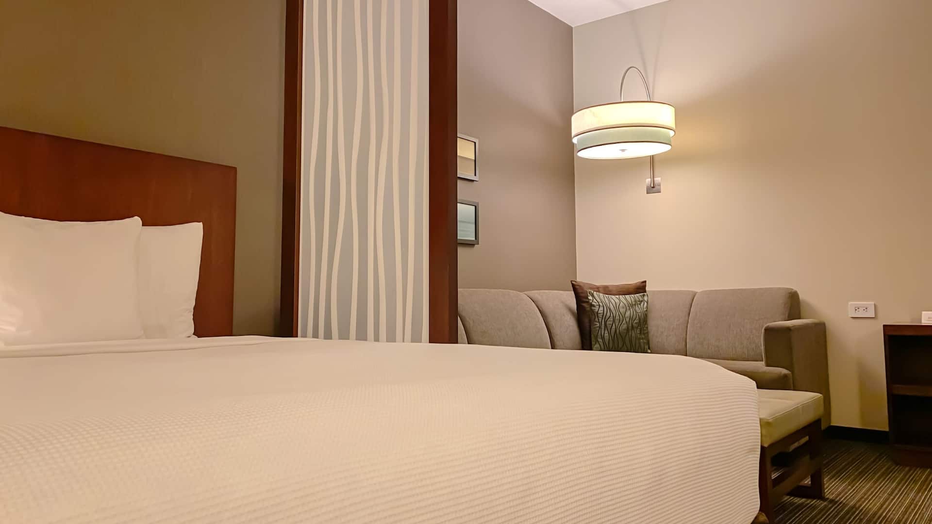 Hyatt Place San Jose/Pinares Two Queens Guestroom Bed Detail