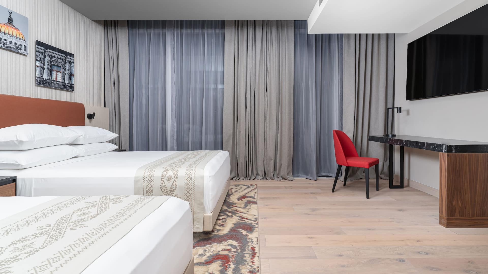 Hyatt Regency Mexico City Insurgentes Deluxe Queen Desktop Area