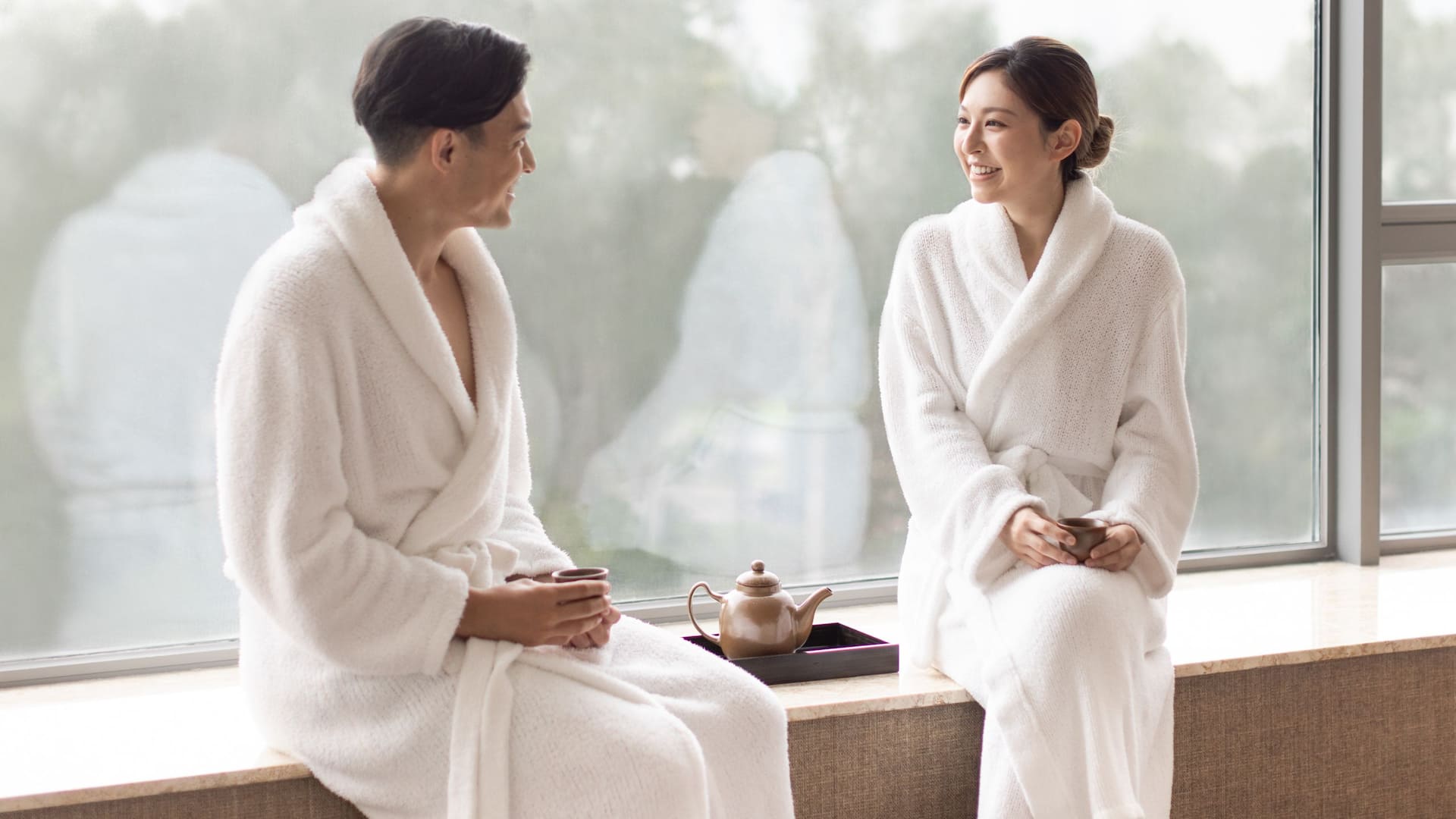 Hyatt Regency Hong Kong, Sha Tin Couple Enjoying Tea At Melo Spa
