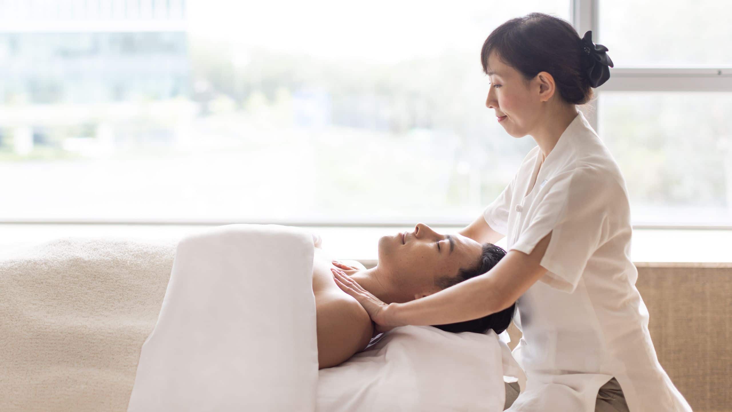 Shoulder Massage For Male