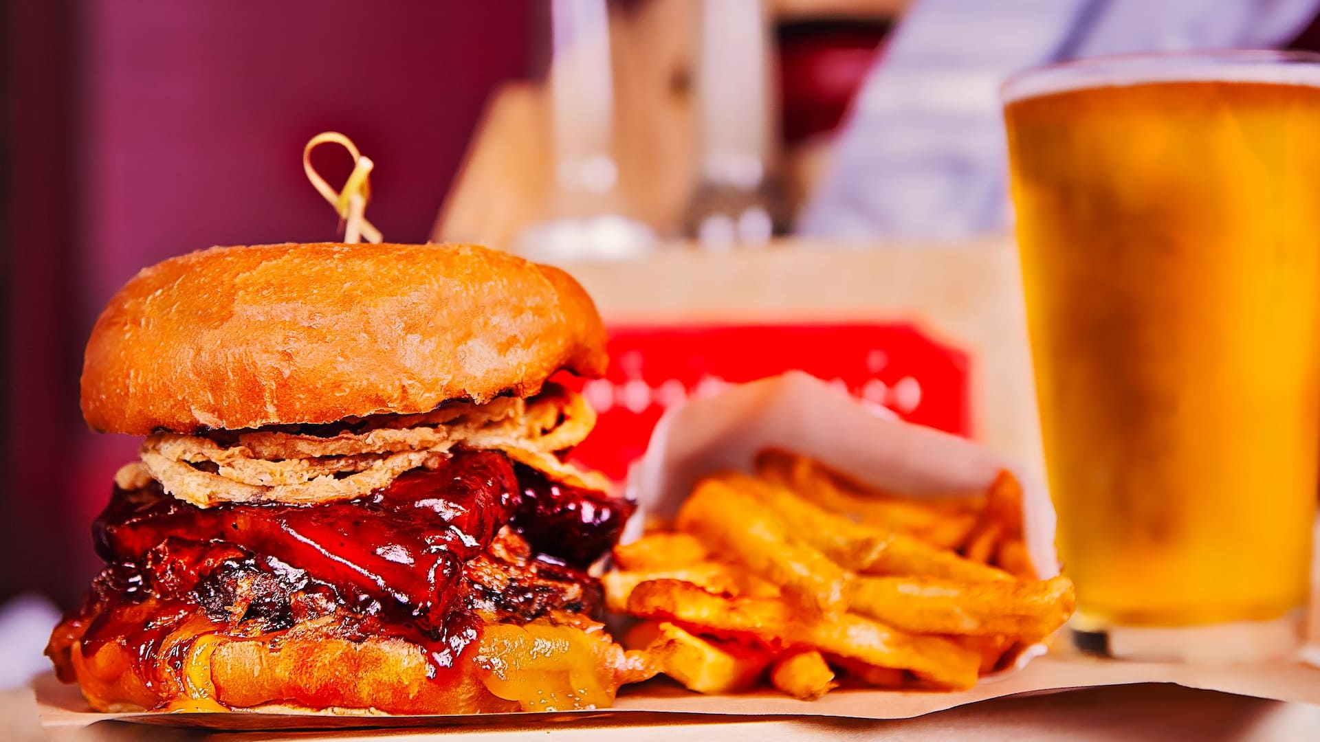Hyatt Regency St. Louis at The Arch Brewhouse Burger Muddy Mississippi
