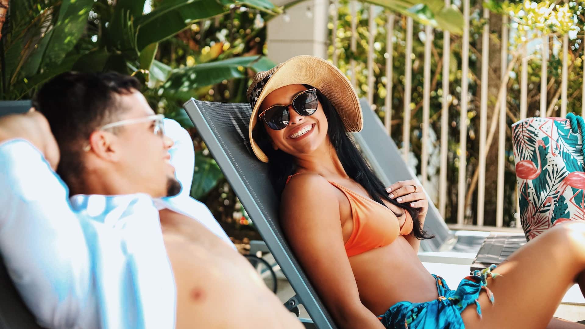 Hyatt Place Manatí Couple Talking Relax