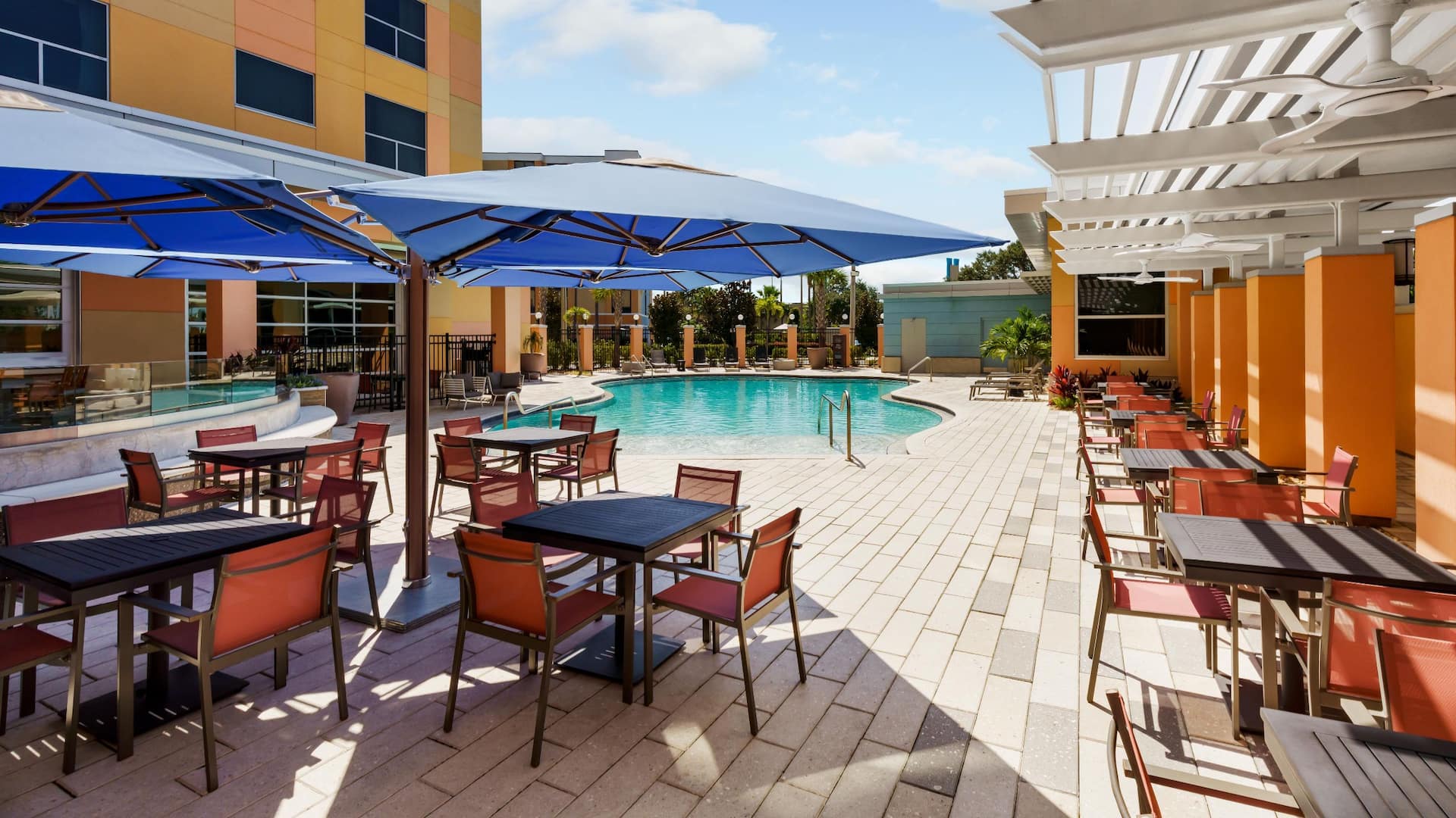 Hyatt House across from Universal Orlando Resort™ Pool