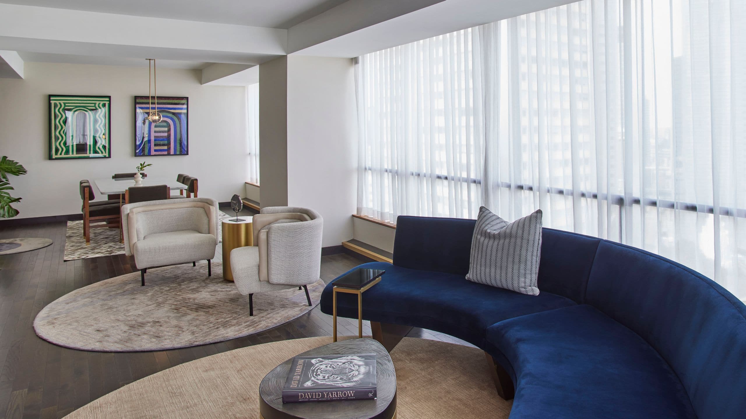 Thompson Dallas Thompson Suite Accessible Living Room Reverse