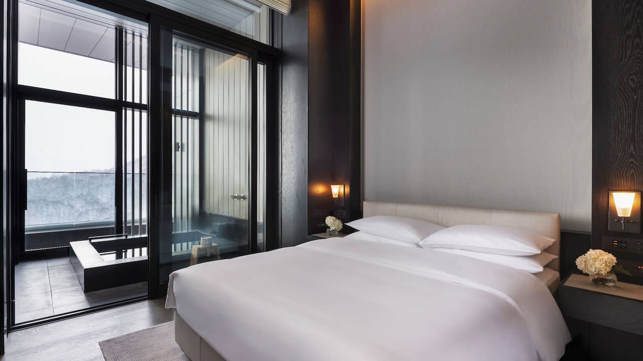 Three Bedroom Penthouse With Onsen Master Bedroom