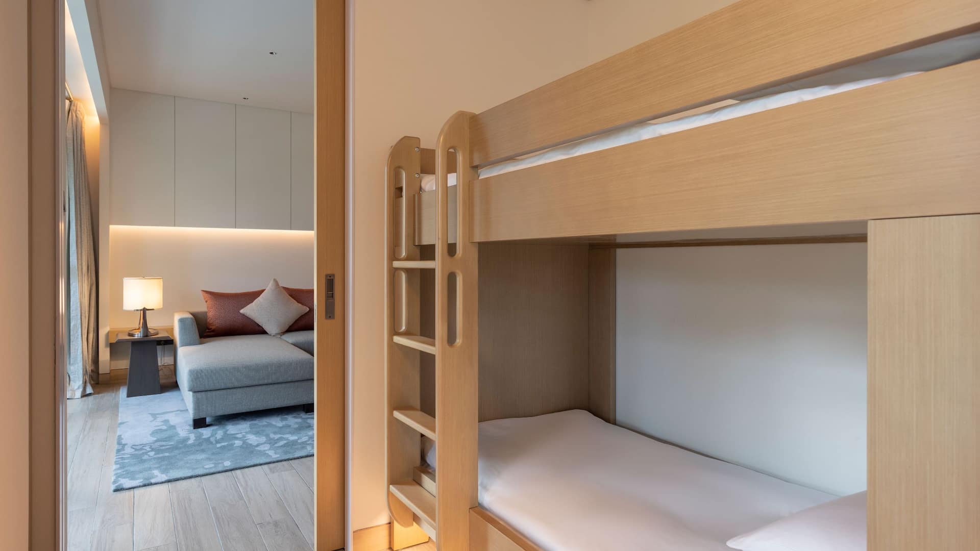 2 de 3 Hyatt Regency Sanya Tianli Bay Family Suite with Courtyard Childrens Bed