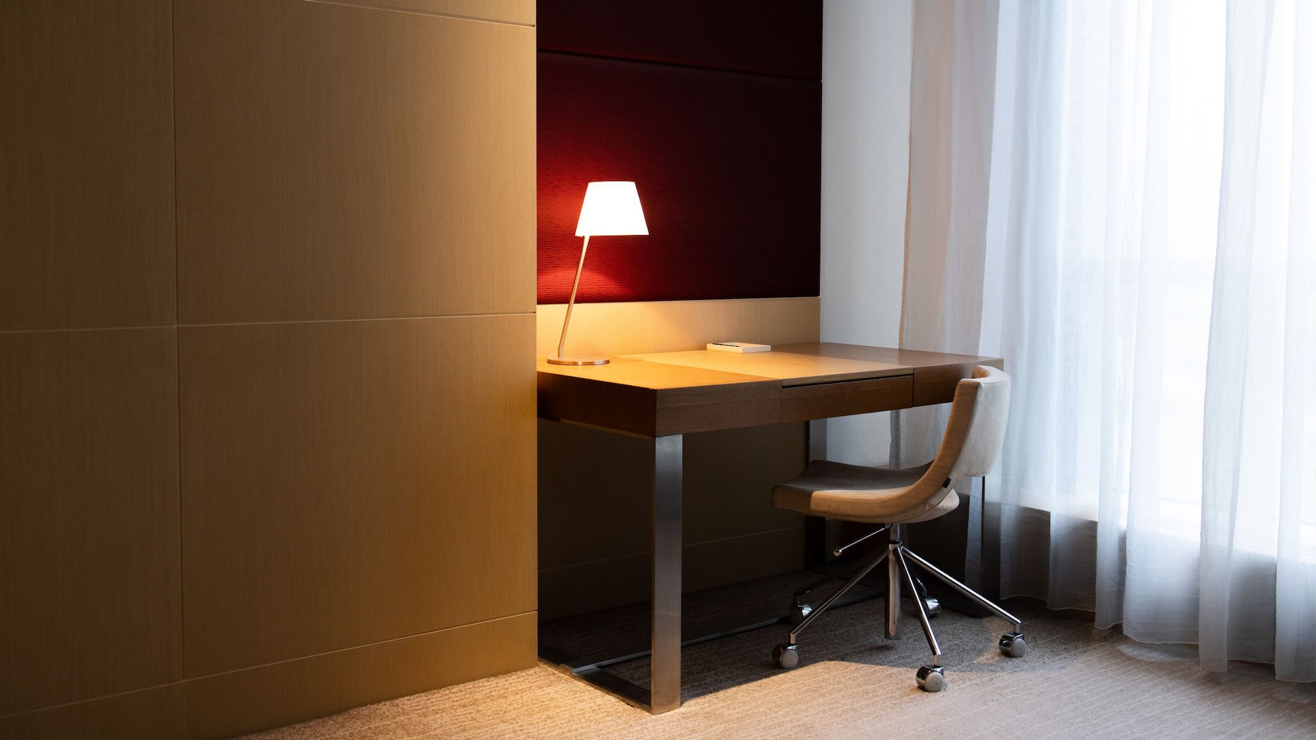第 3，共 5 Hyatt Regency Dushanbe Standard Table Desk