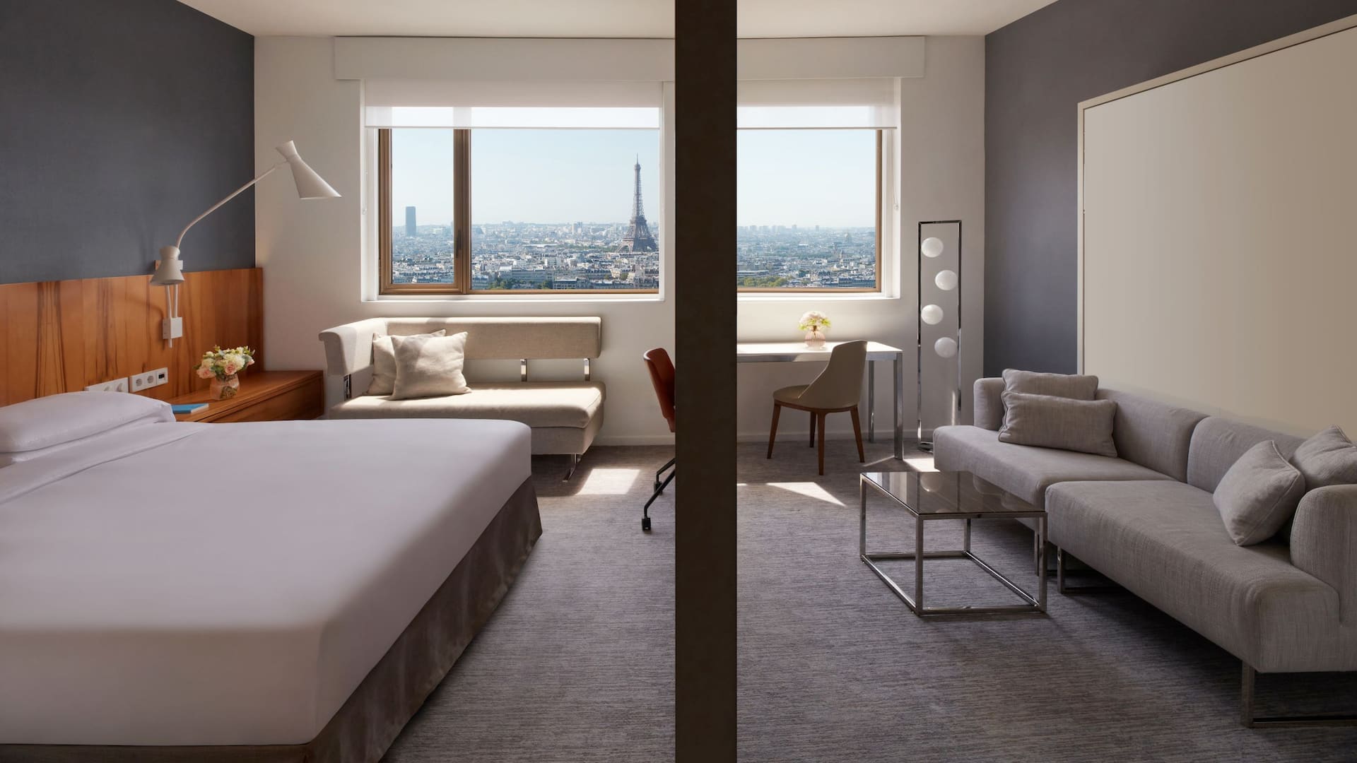 4 de 6 Hyatt Regency Paris Étoile Eiffel Tower Suite Overview
