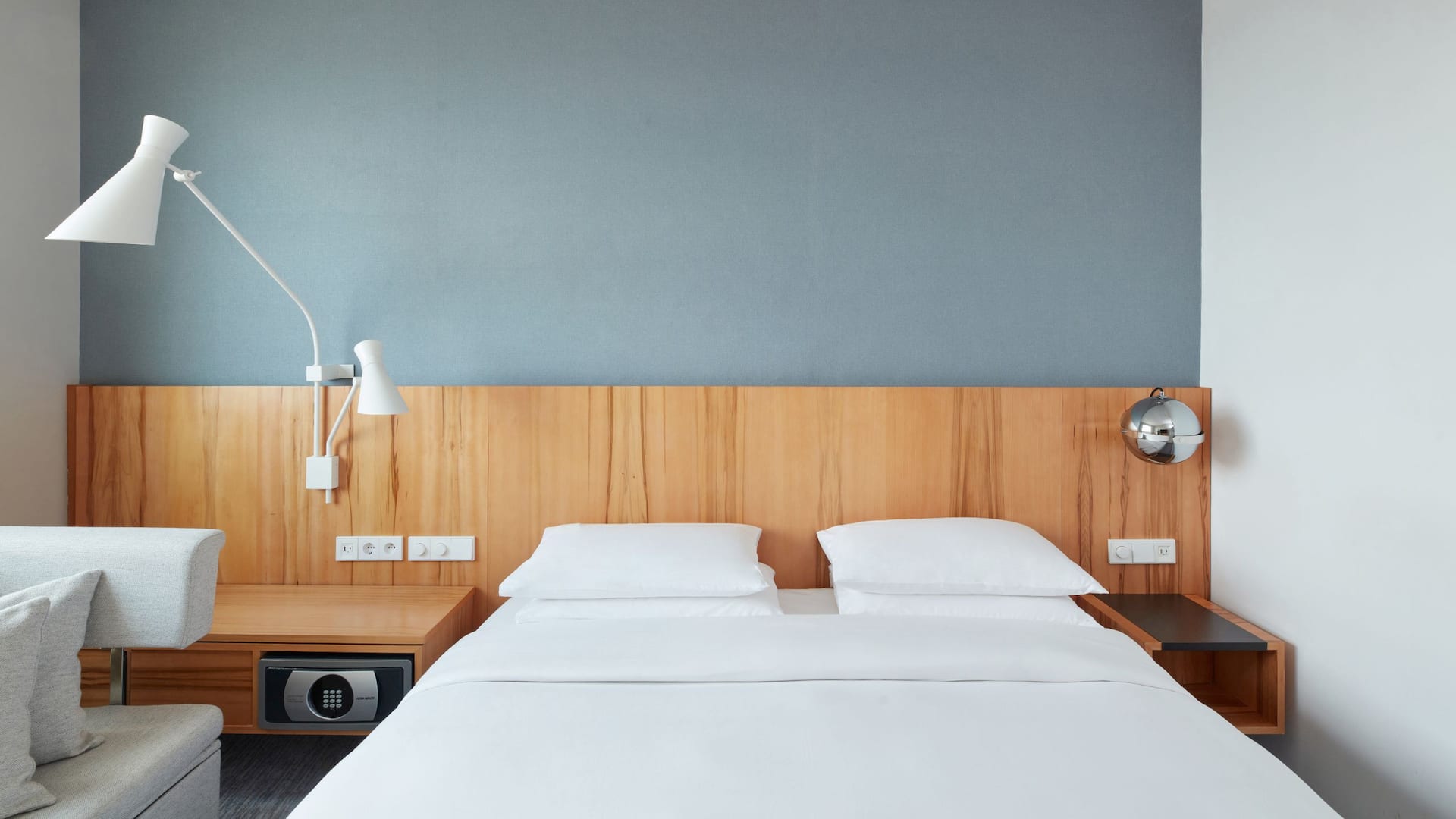 3 de 5 Hyatt Regency Paris Étoile King Bed Eiffel Tower Club Access Bed