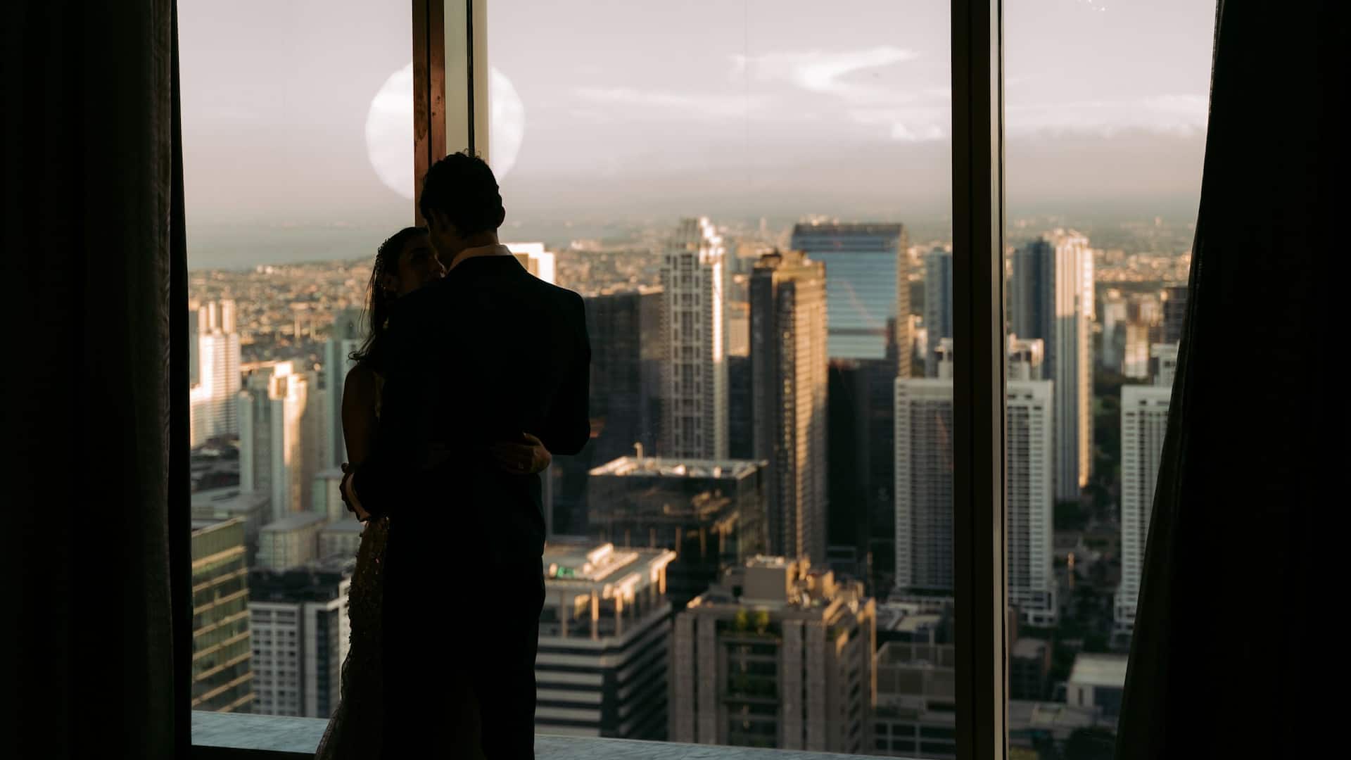 Grand Hyatt Manila Grand Weddings Bride Groom Silhouette