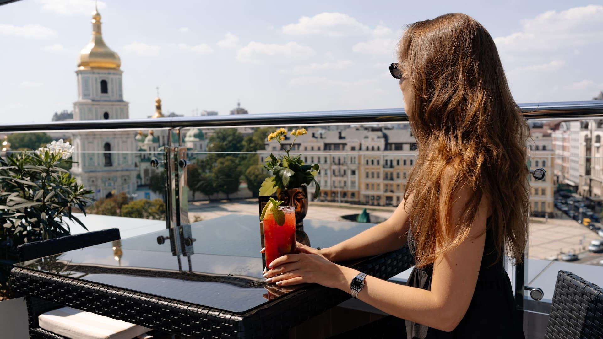 Hyatt Regency Kyiv Bar On 8 Lady With Drink