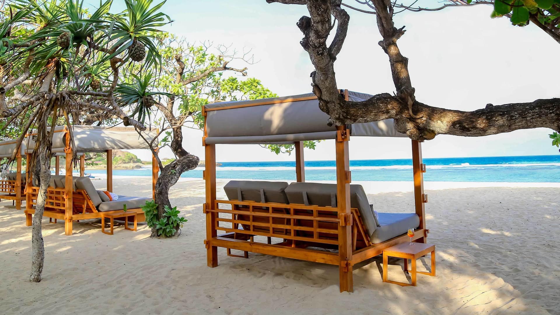 Grand Hyatt Bali Beach Cabana Side