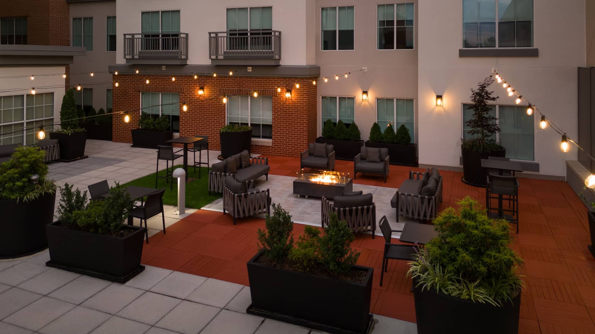 Hyatt House Richmond / Short Pump Rooftop Courtyard Twilight