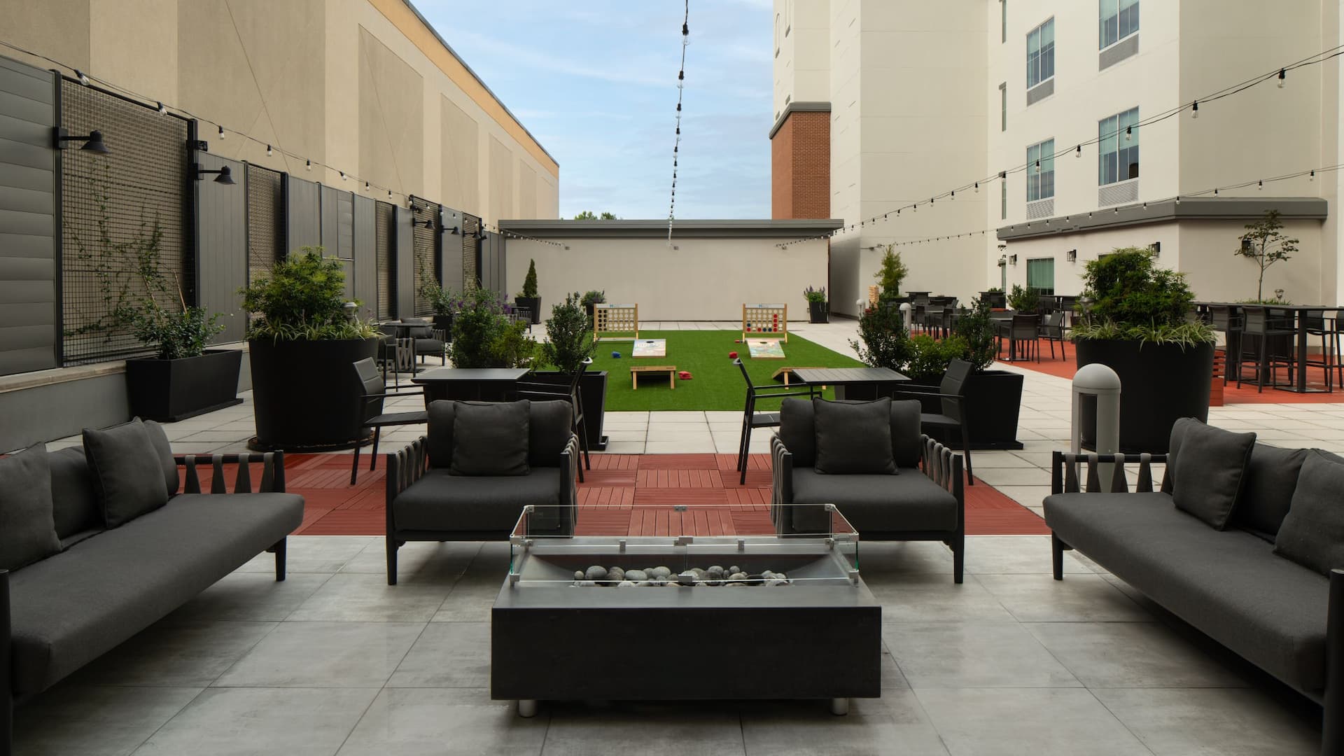 Hyatt House Richmond / Short Pump Rooftop Courtyard Firepit