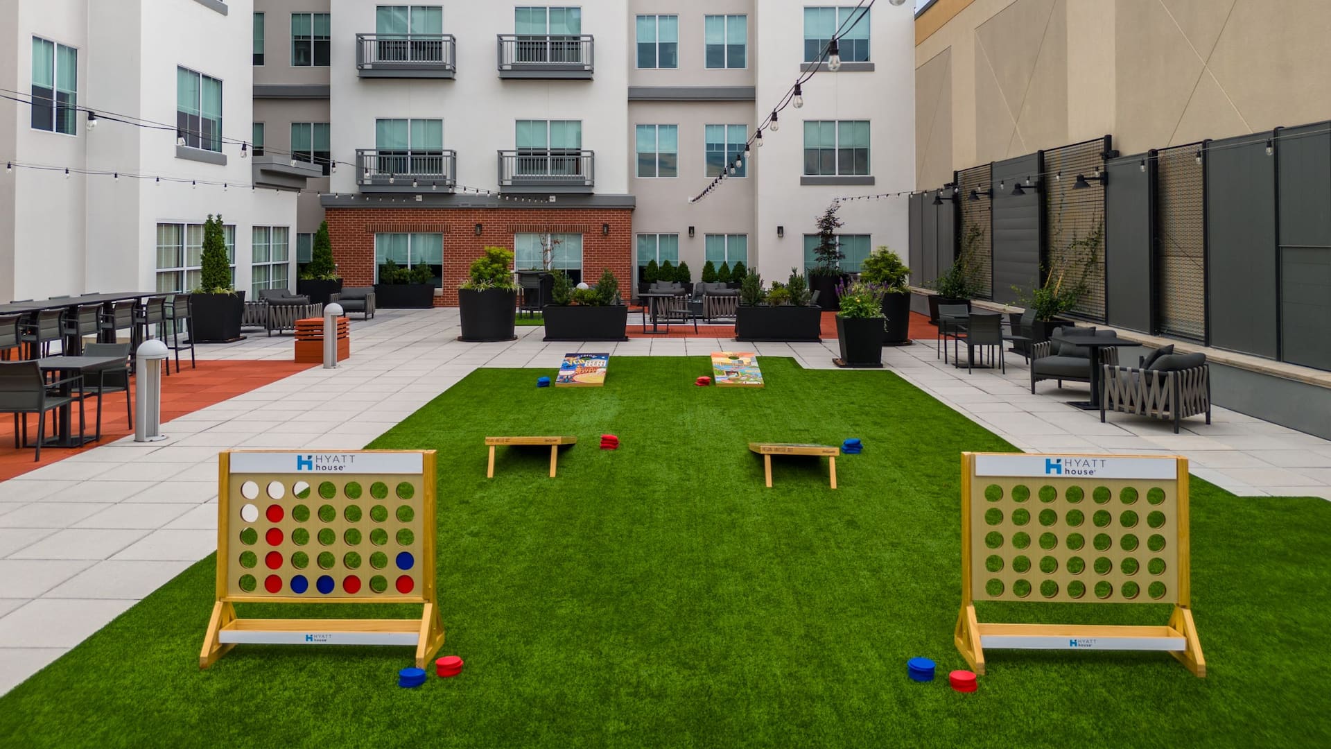Hyatt House Richmond / Short Pump Rooftop Courtyard Games