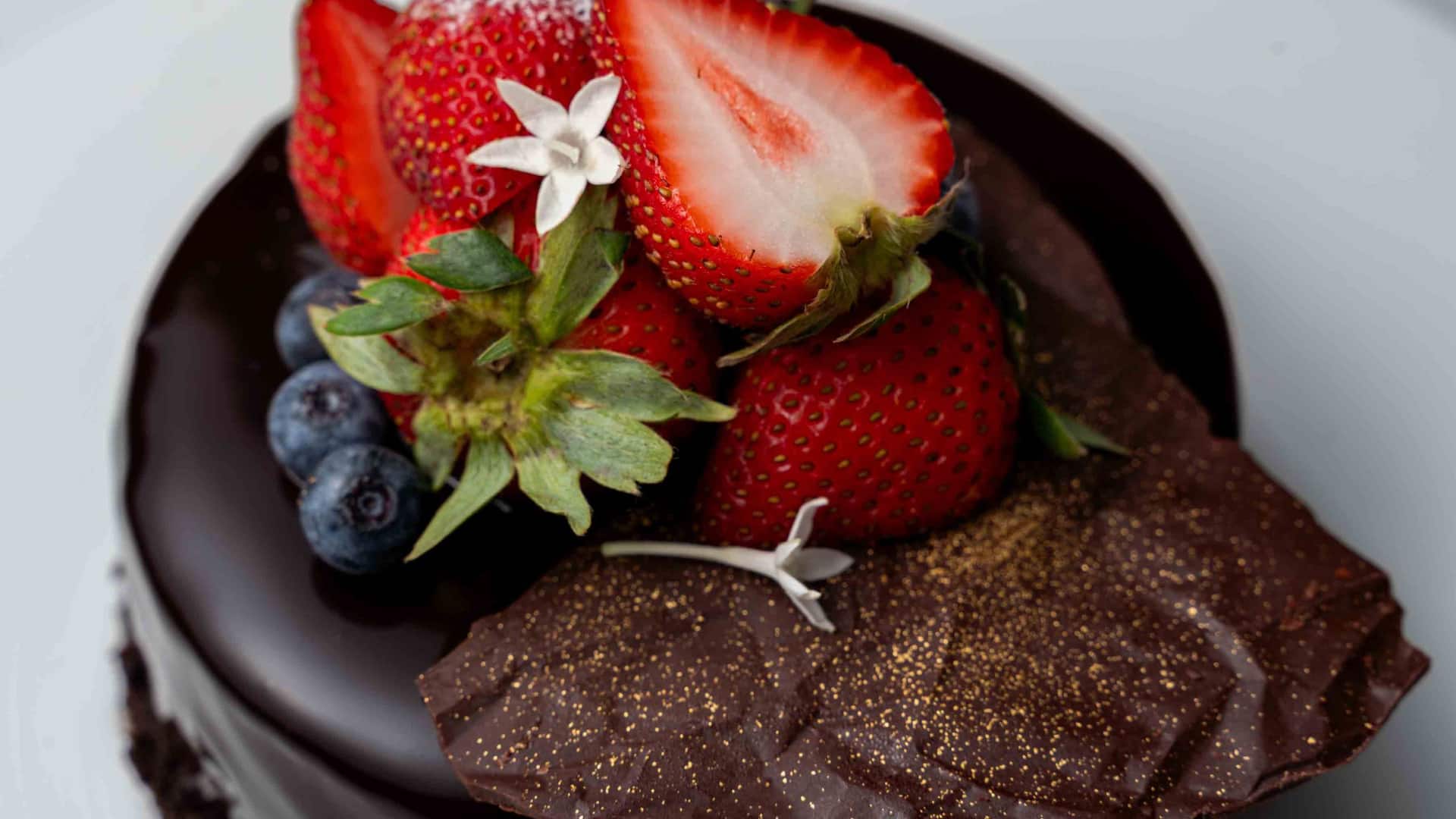 Hyatt Regency Hakone Resort and Spa Living Room Whole Cake Mixed Chocolate Mousse Focused