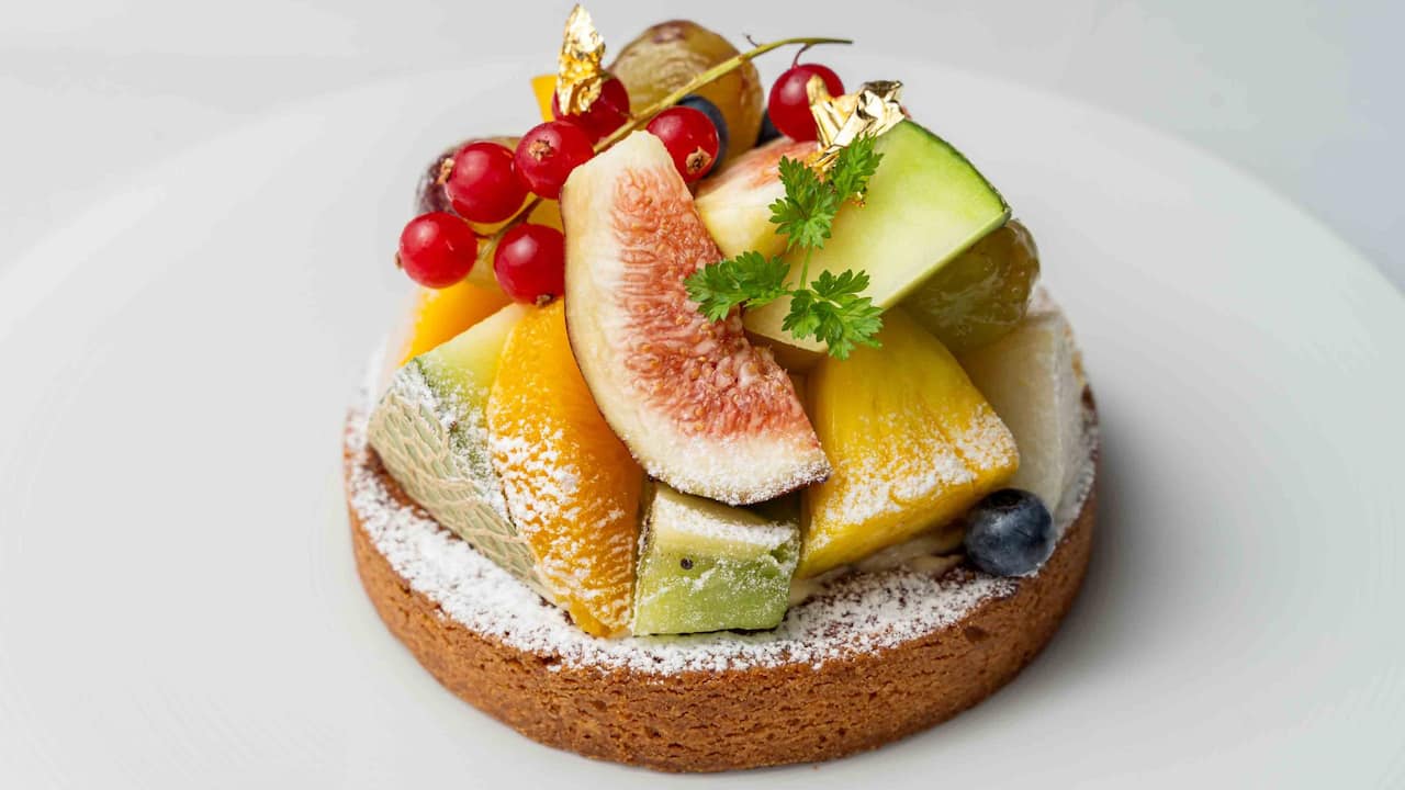 Hyatt Regency Hakone Resort and Spa| Living Room Whole Cake Mixed Fruit Tart
