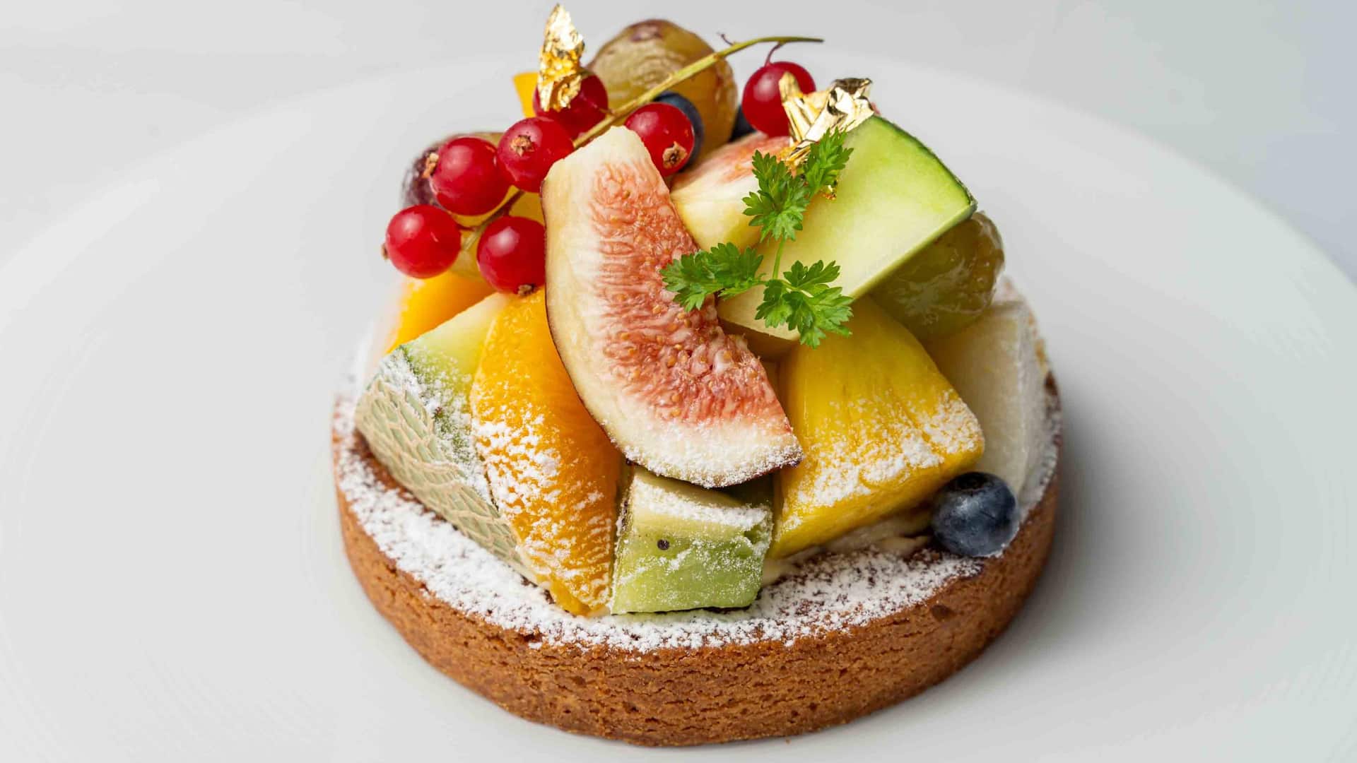 Hyatt Regency Hakone Resort and Spa Living Room Whole Cake Mixed Fruit Tart