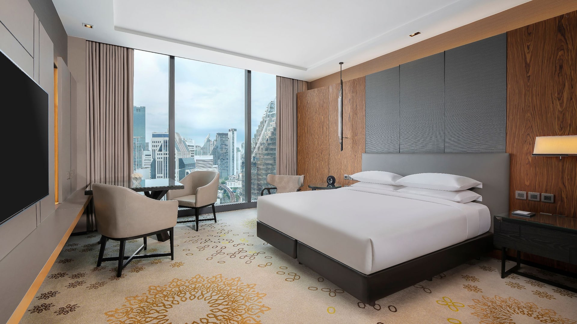 1/2 Hyatt Regency Bangkok Sukhumvit Club King City View Room