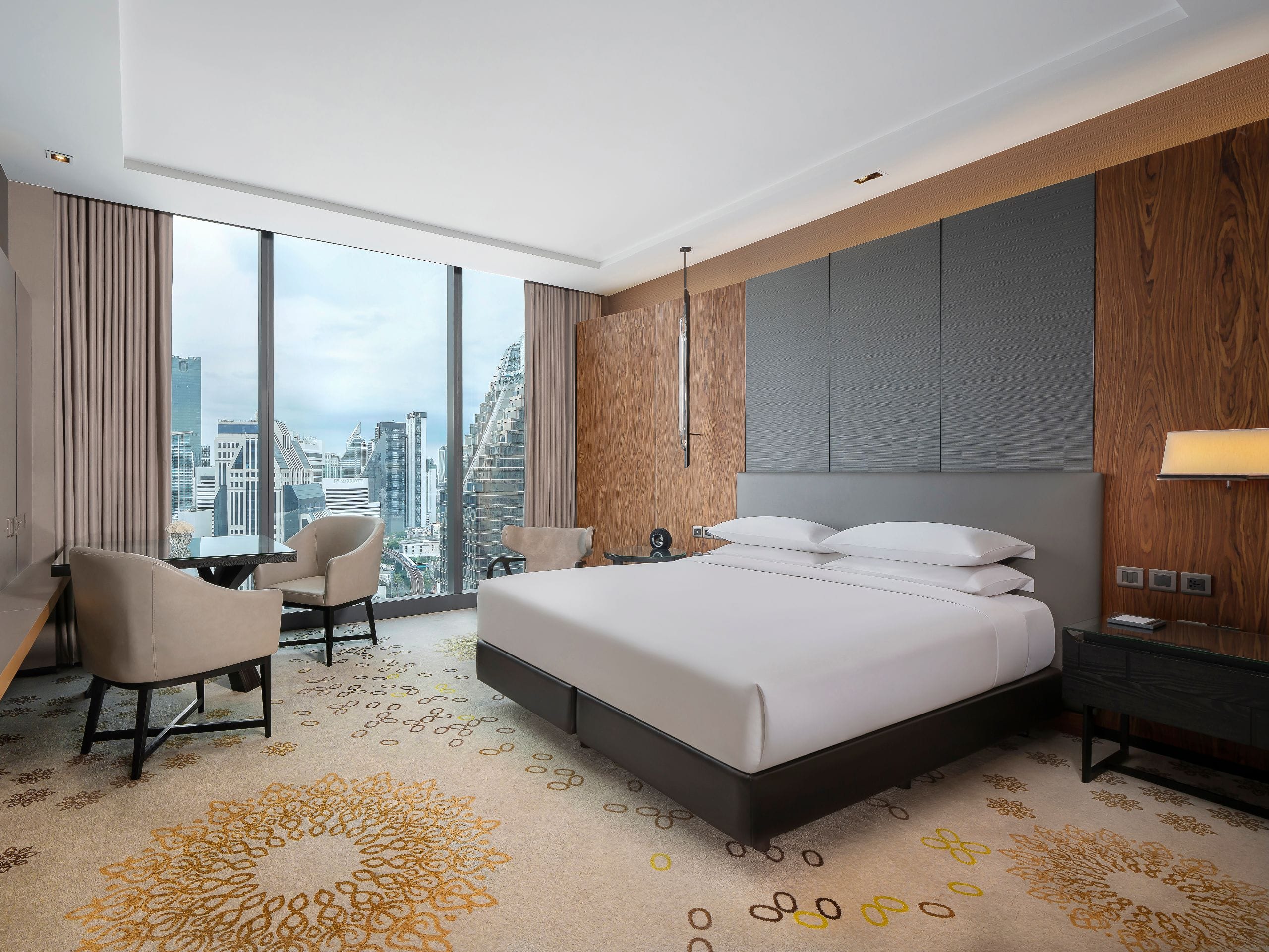 luxury-5-star-hotel-rooms-and-suites-hyatt-regency-bangkok-sukhumvit