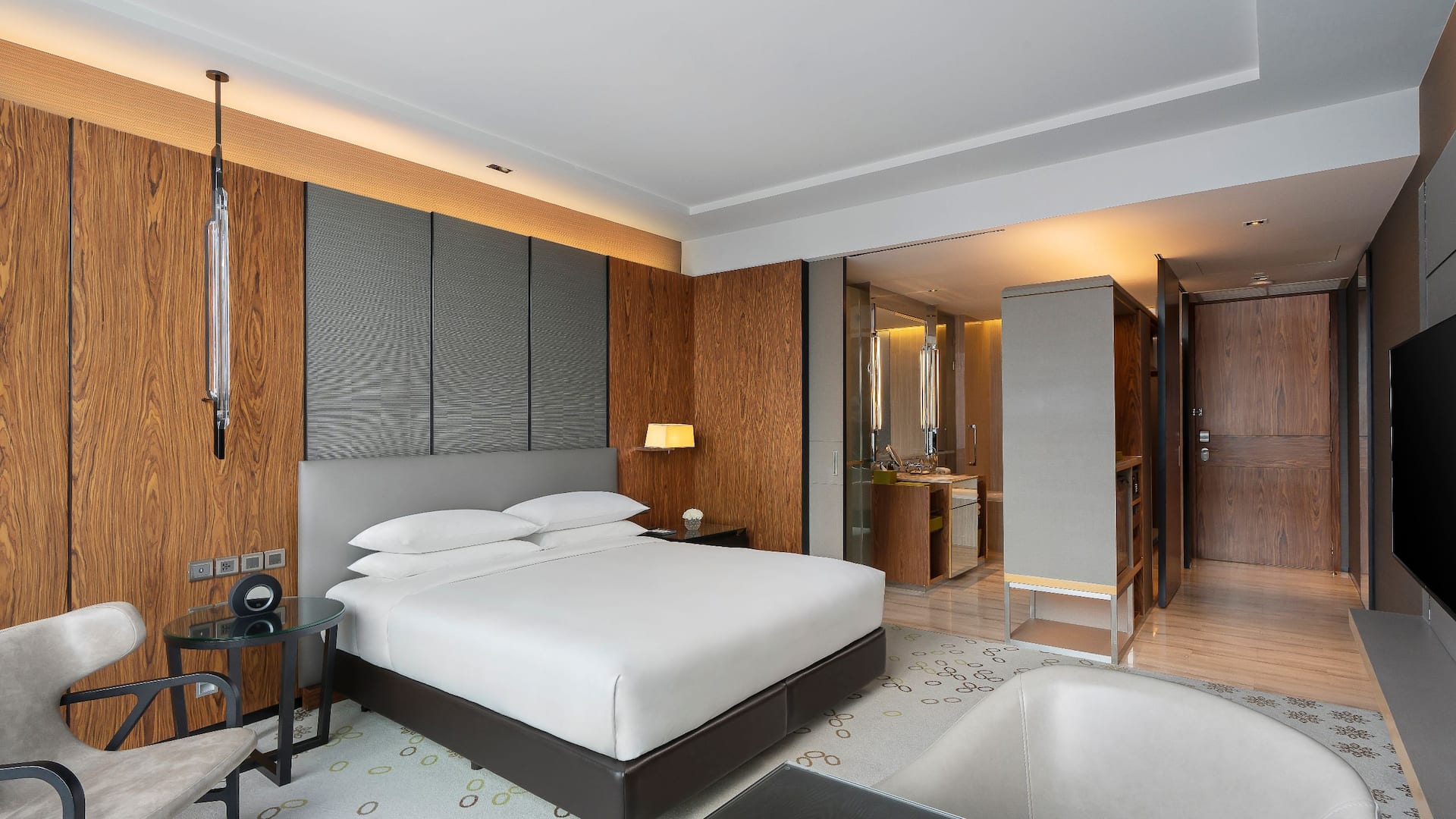 1/2 Hyatt Regency Bangkok Sukhumvit Club King Room