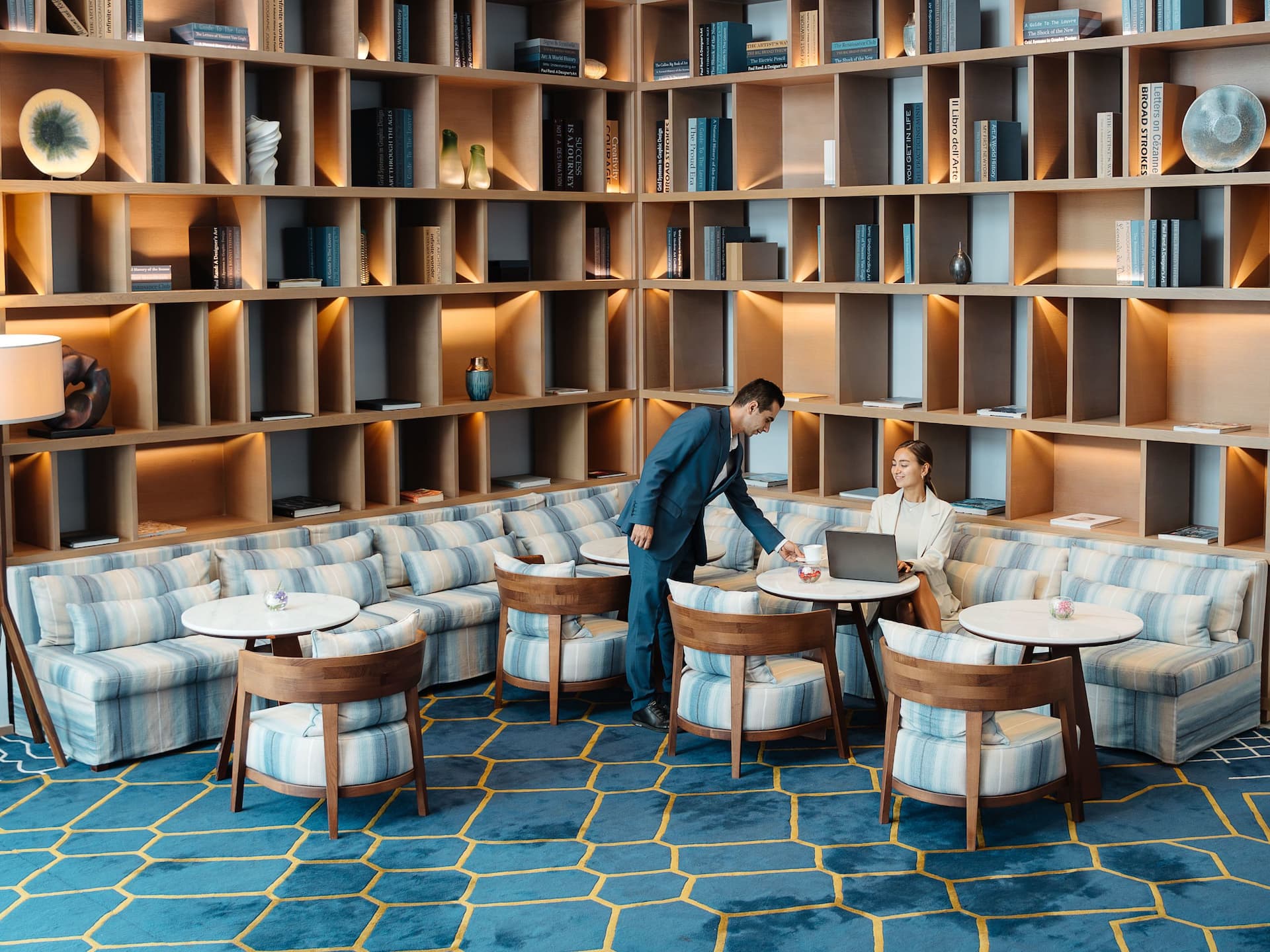Hyatt Regency HR_P0304 Coffee Seating Area