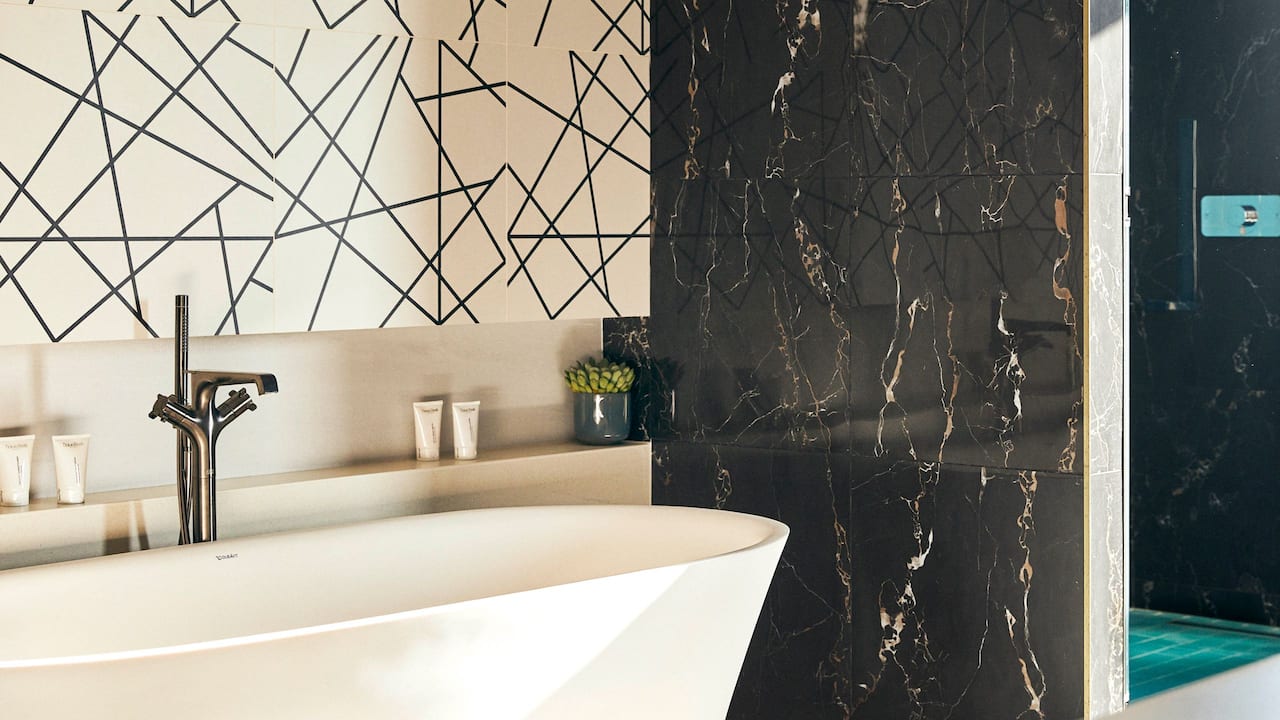 Junior Suite Bathroom Tub