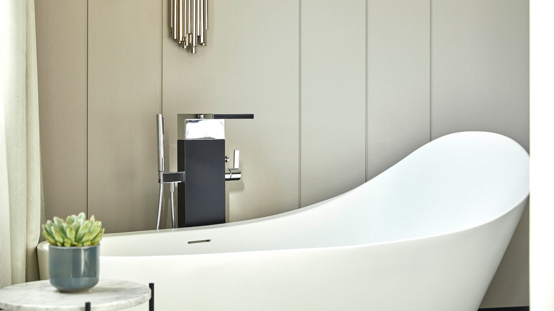 5 из 8 Barcelona Studio Suite Bathroom