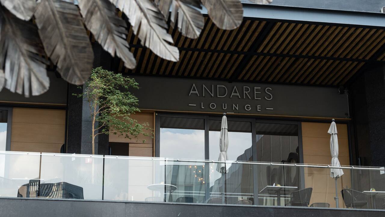 Andares Lounge Facade View