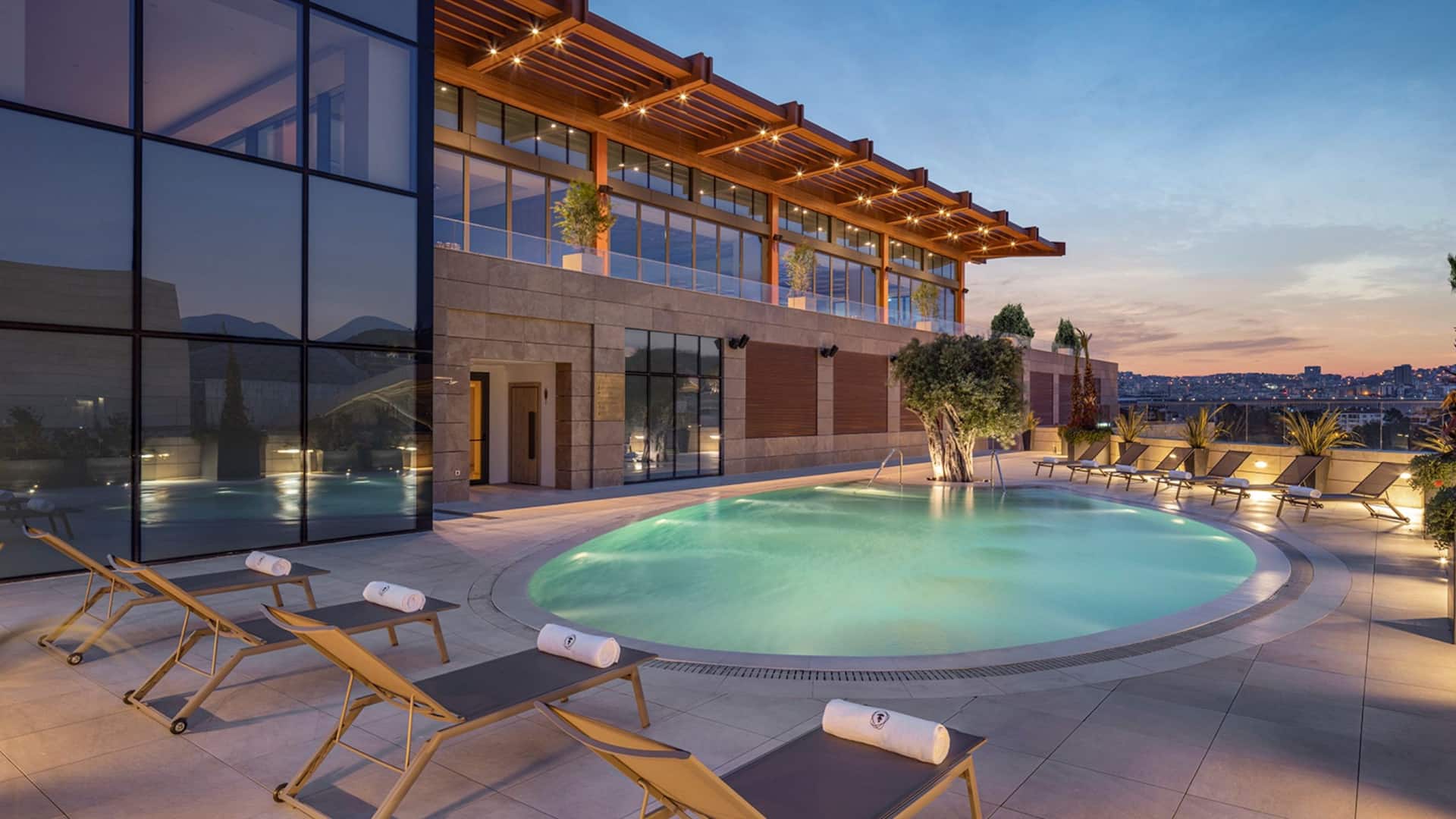 Hyatt Regency İzmir İstinyePark Swimming Pool With City View