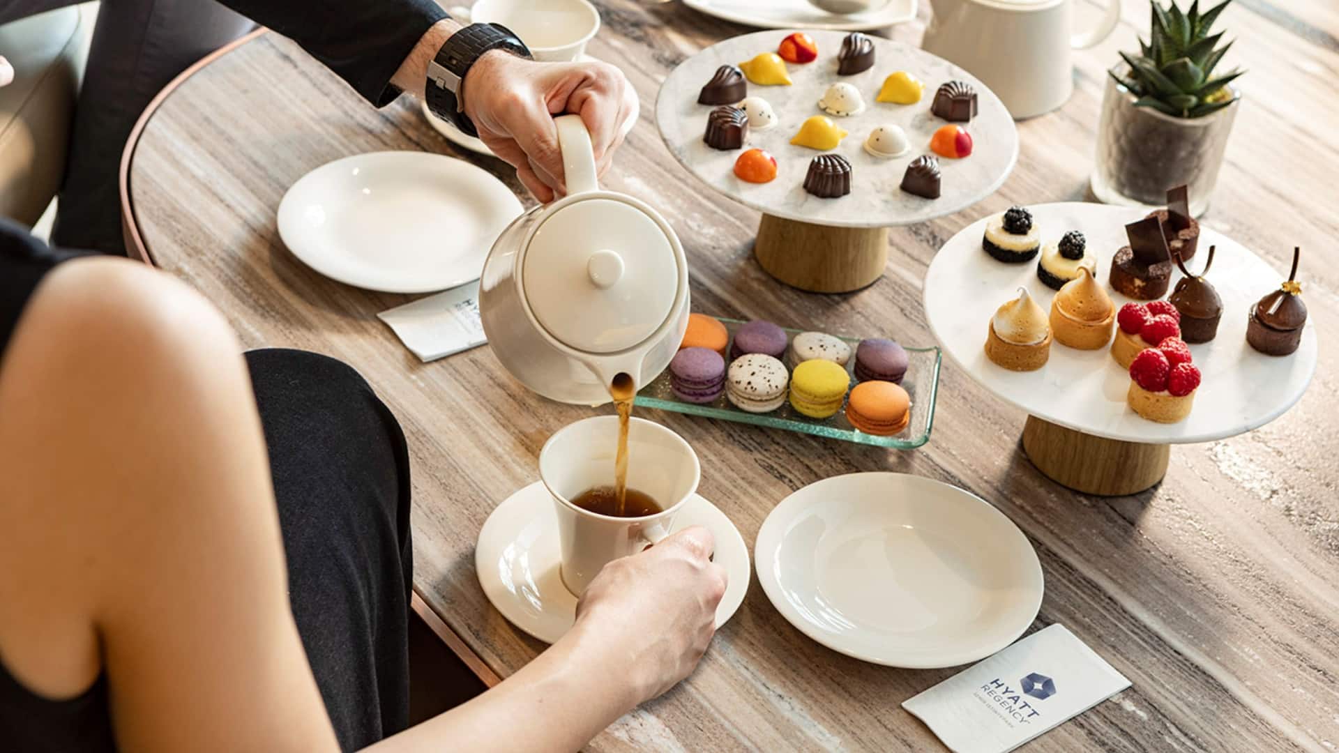 Hyatt Regency İzmir İstinyePark Tea Time At The Park Bar
