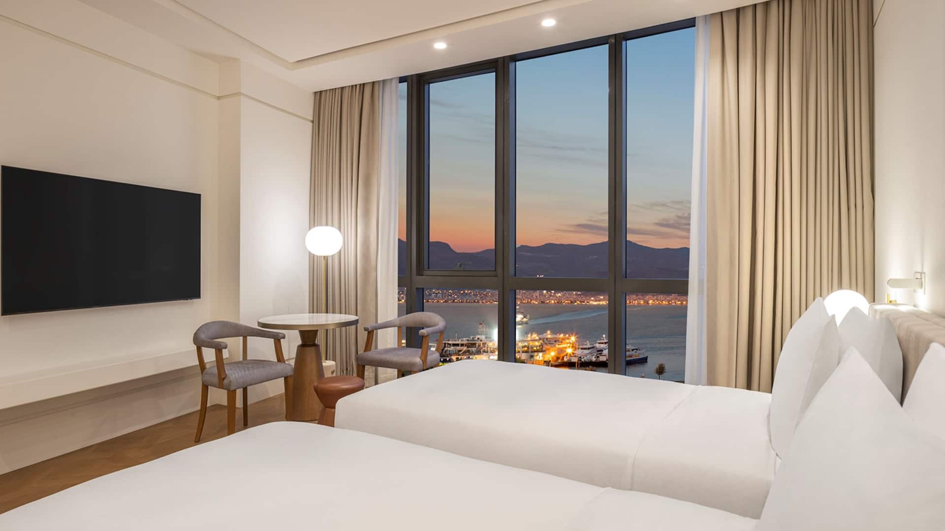 Hyatt Regency İzmir İstinyePark Twin Beds Room With Seating Area