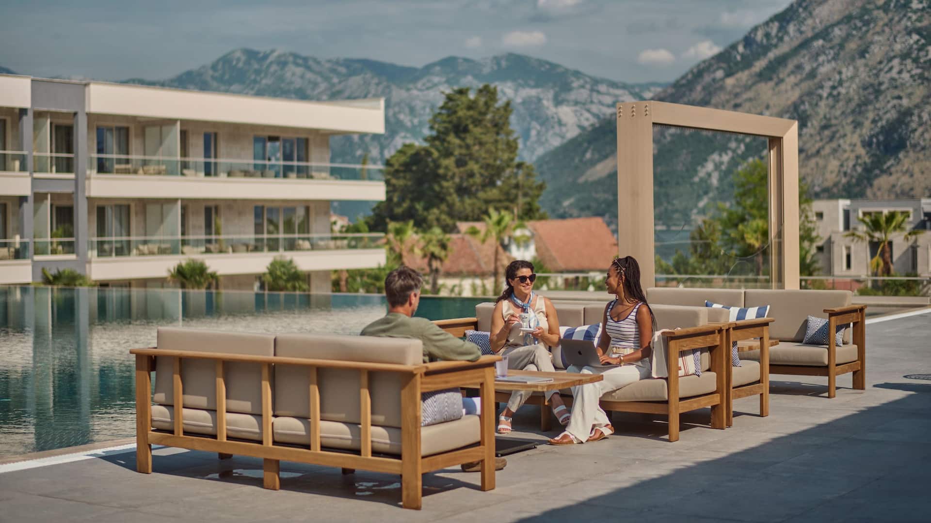 Hyatt Regency HR_P0399 Terrace Seating Area Meeting