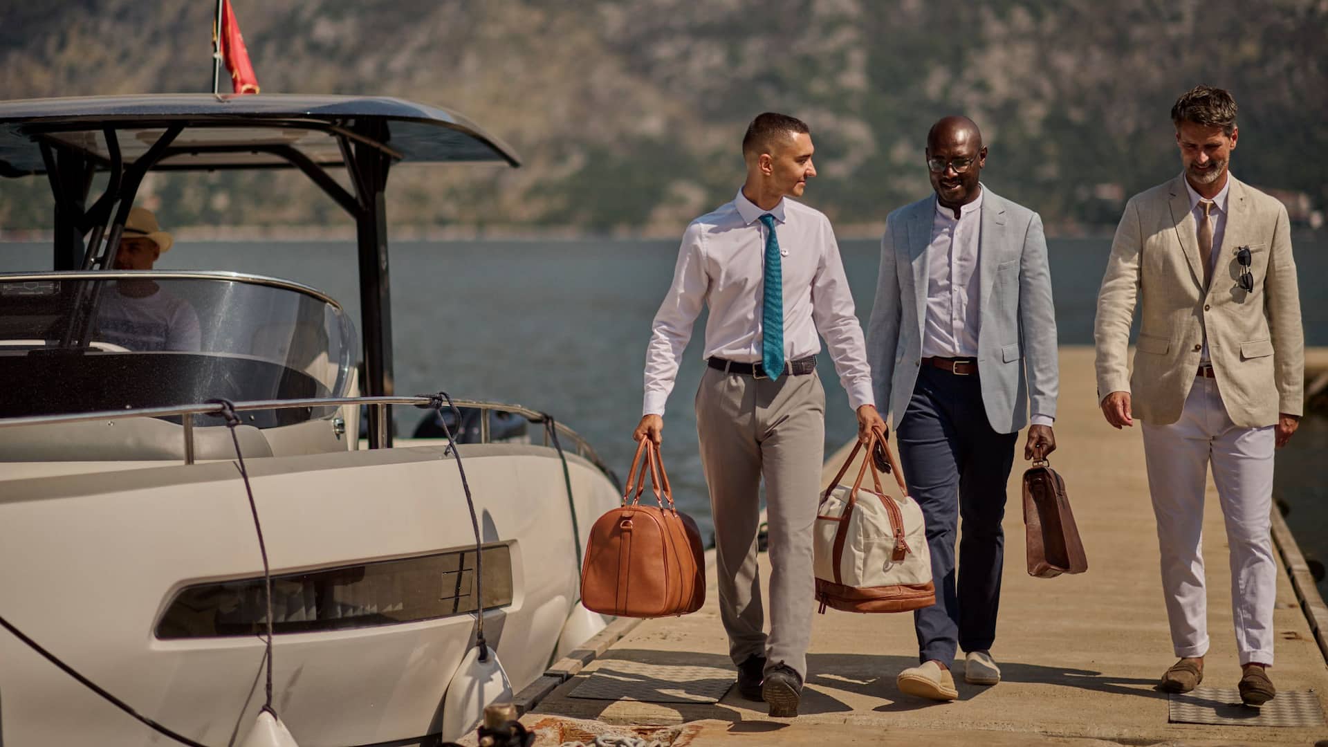 label.xOfY Hyatt Regency HR_P0407 Boat Arrival Detail