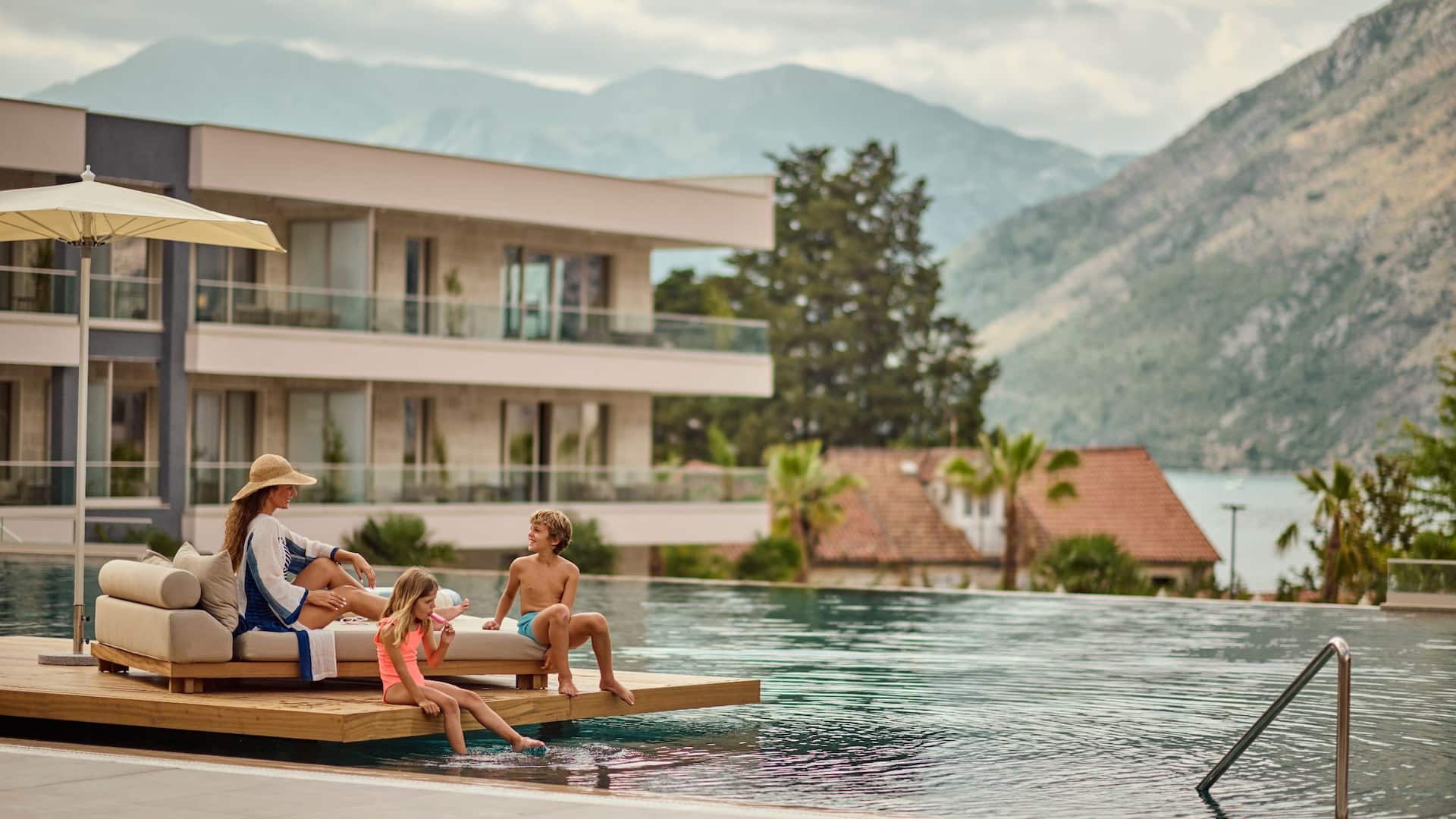 label.xOfY Hyatt Regency HR_P0437 Family Outdoor Swimming Pool