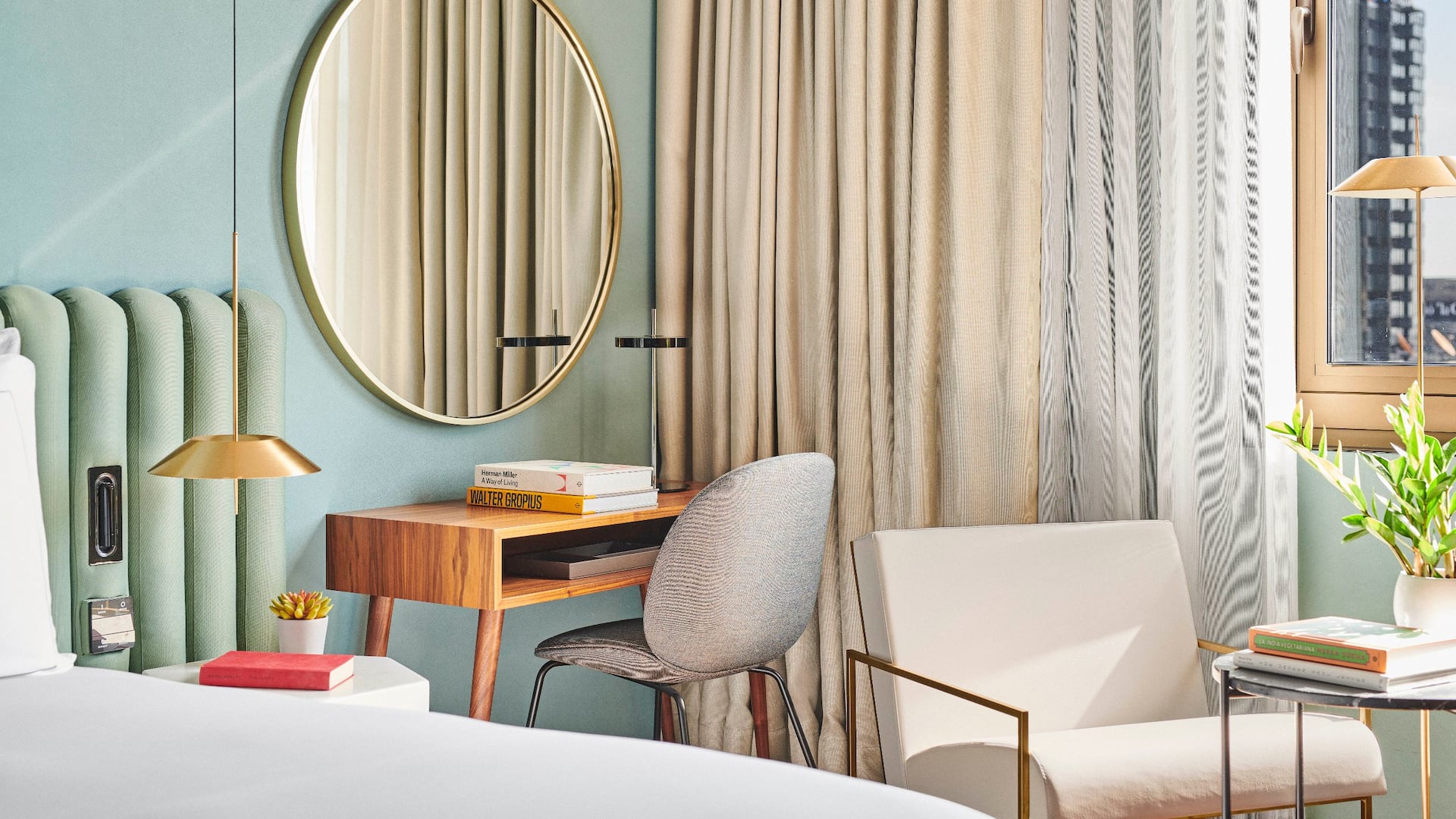 Grand Hyatt Barcelona Premium King Details Layout