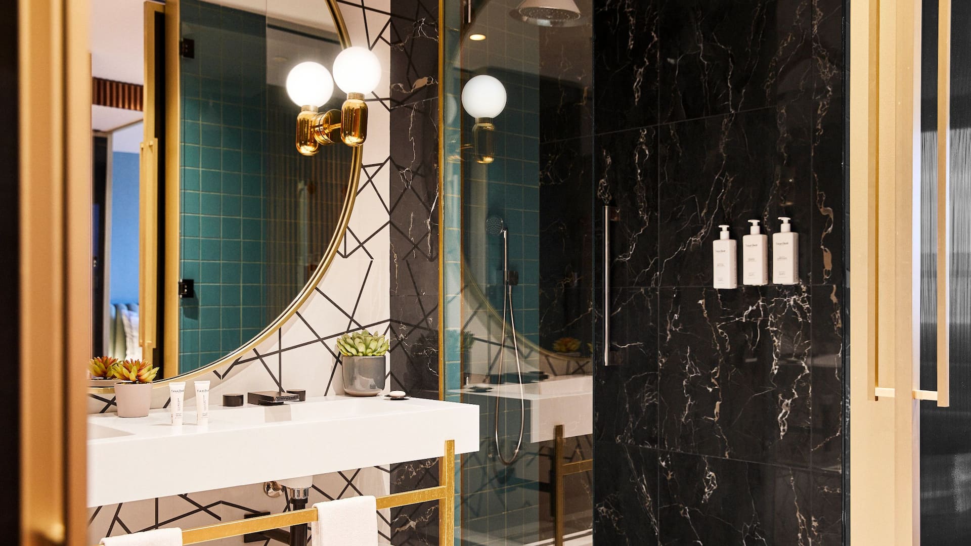 Grand Hyatt Barcelona Premium Two Twin Bathroom