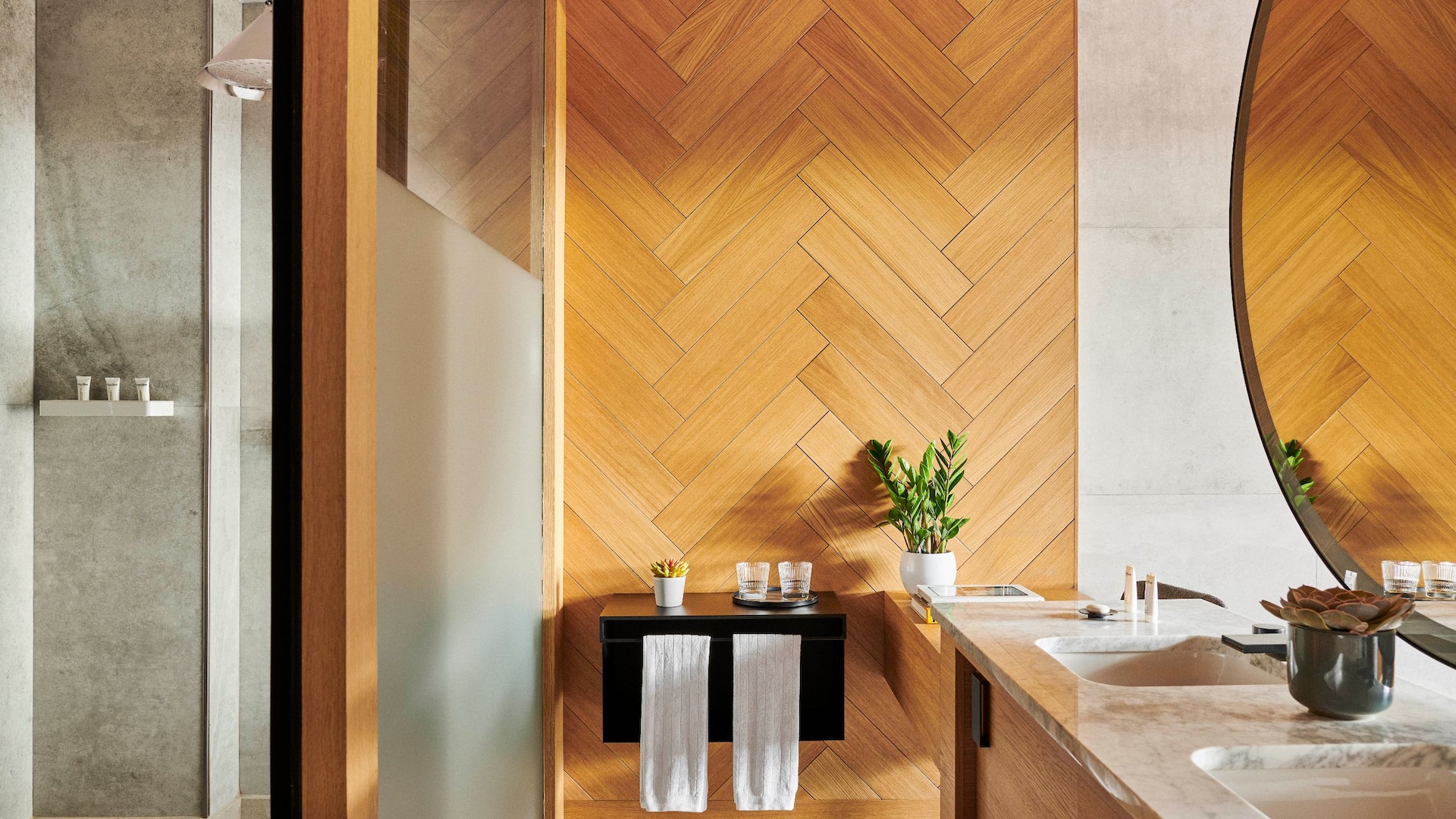 6 из 7 Grand Hyatt Barcelona One King Bed Deluxe Bathroom