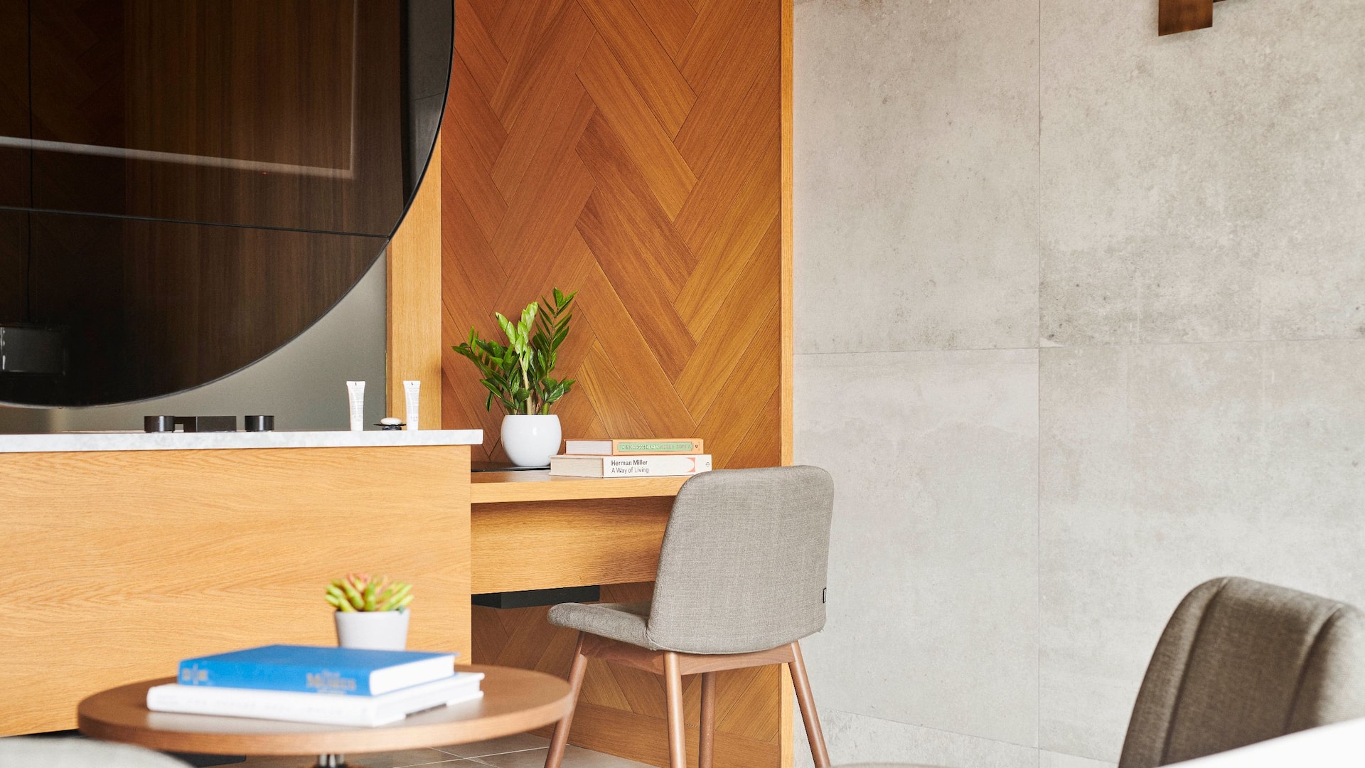 Grand Hyatt Barcelona One King Bed Deluxe Desk Details