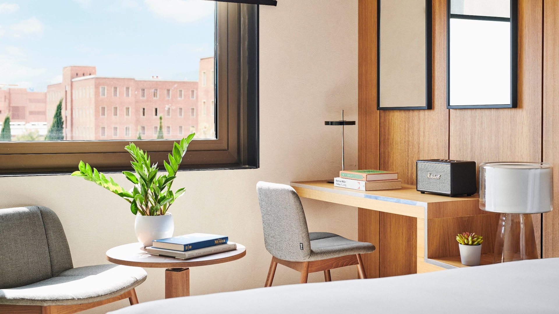 Grand Hyatt Barcelona One Queen Bed Desk