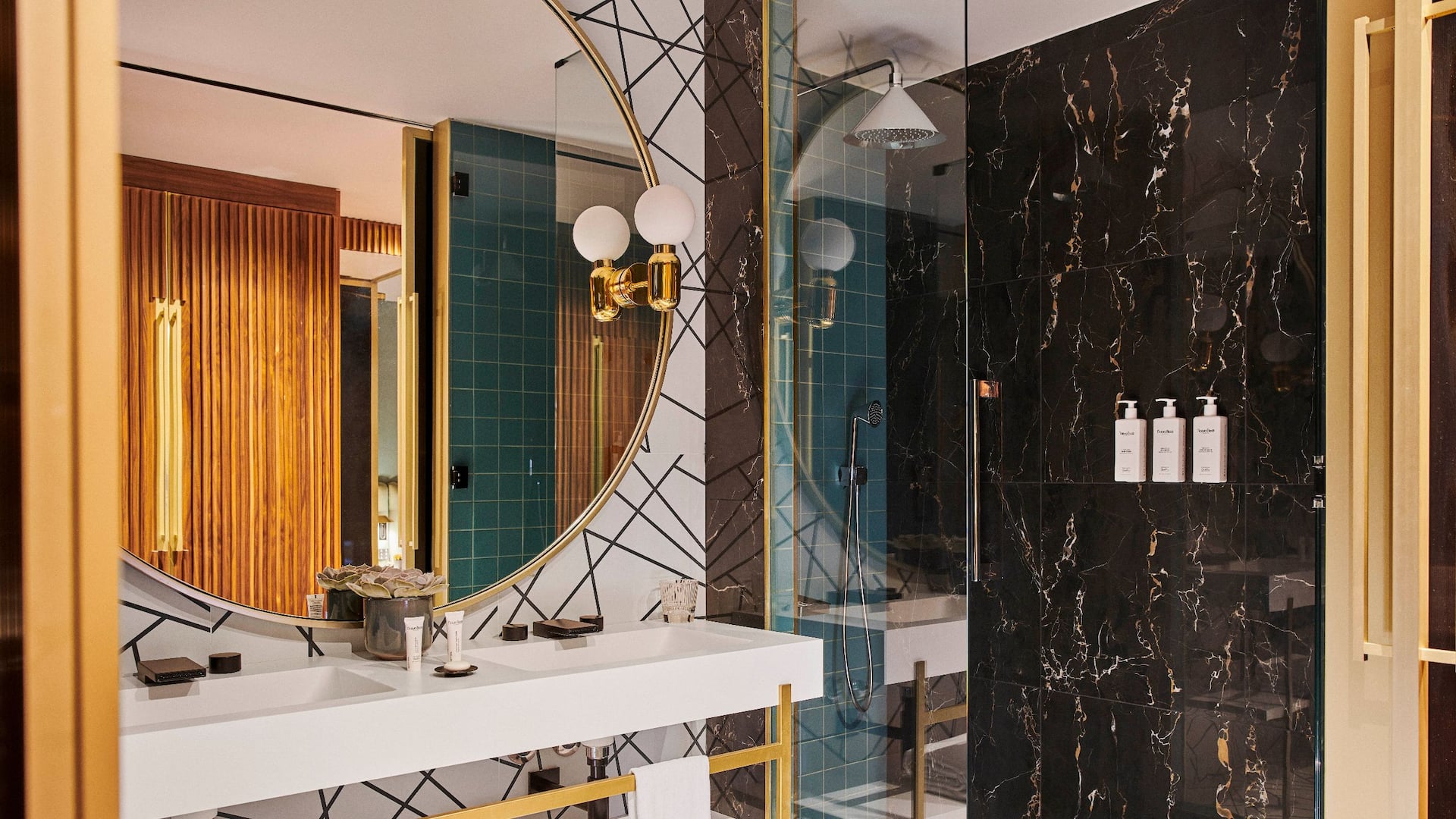 3 из 5 Grand Hyatt Barcelona One Premium King With View Bathroom