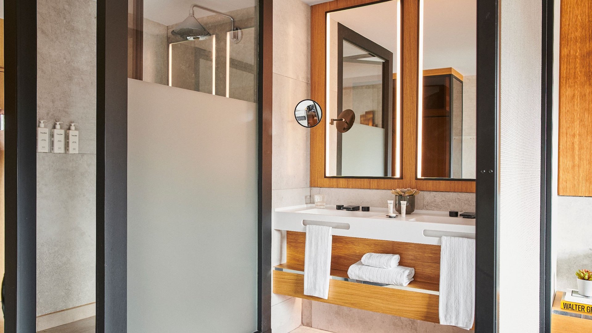 4 из 5 Grand Hyatt Barcelona One King Bed With Extra Bed Bathroom