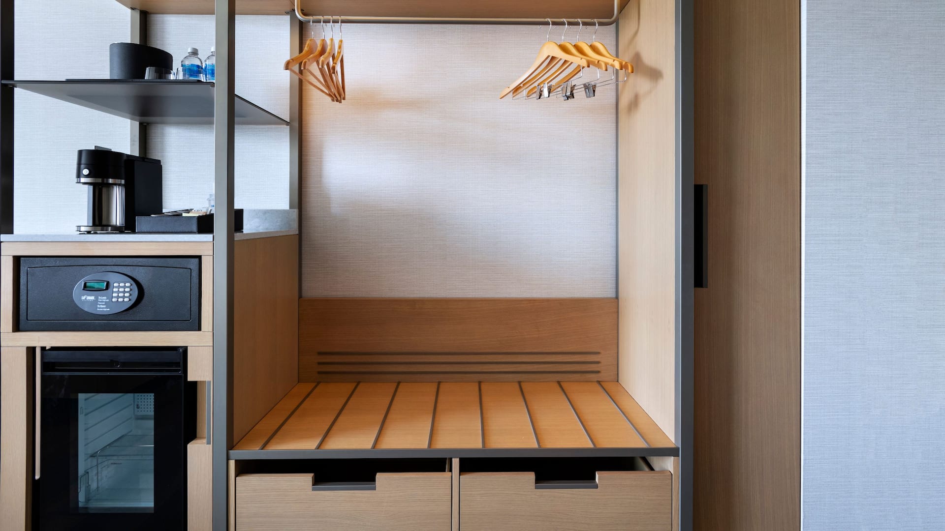 3 из 5 Hyatt Regency Conroe Standard Closet