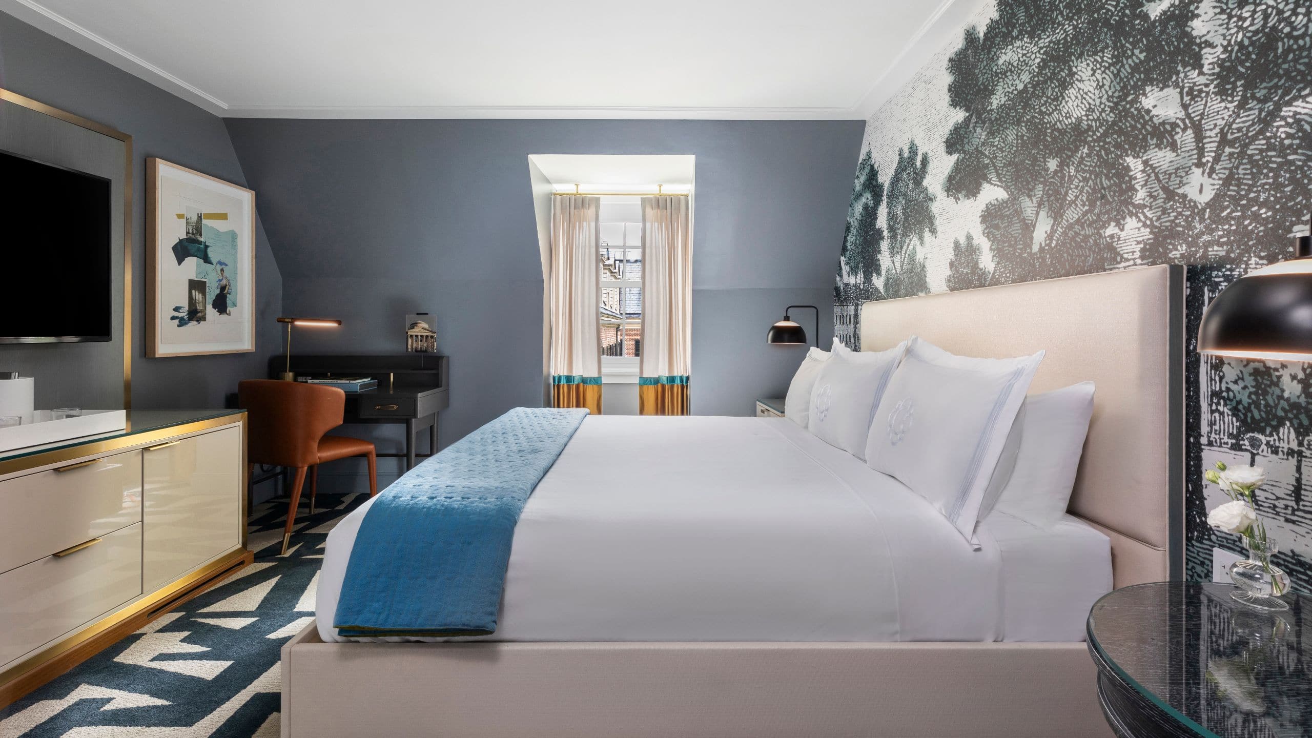 The Carolina Inn Guestroom Bed