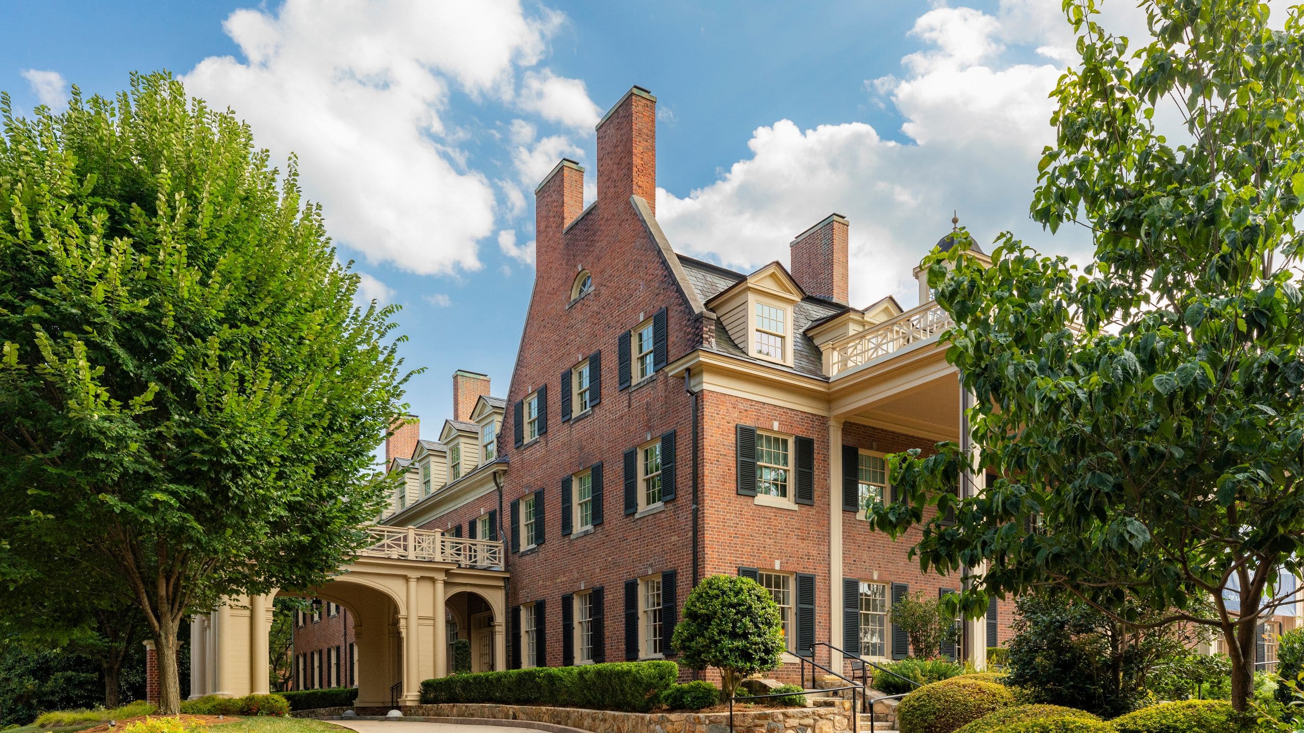 The Carolina Inn Exterior Daytime Trees