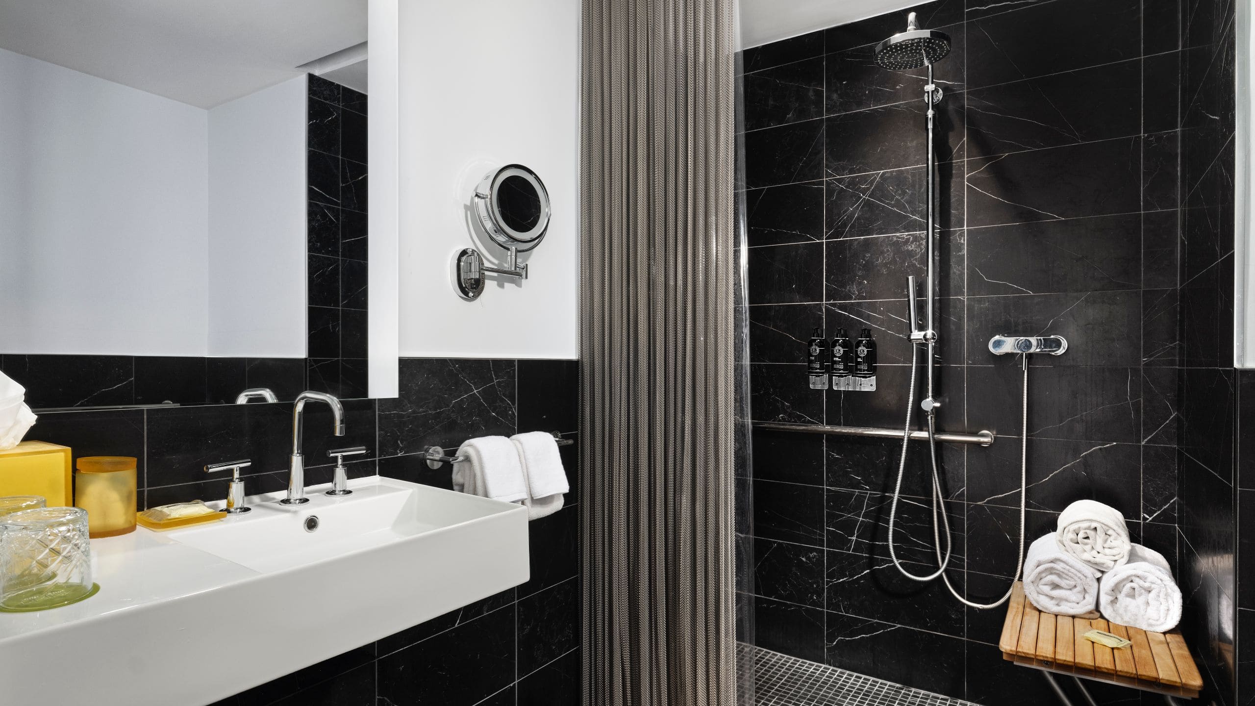 2 von 2 Hyatt Union Square New York Ada Roll In Bathroom