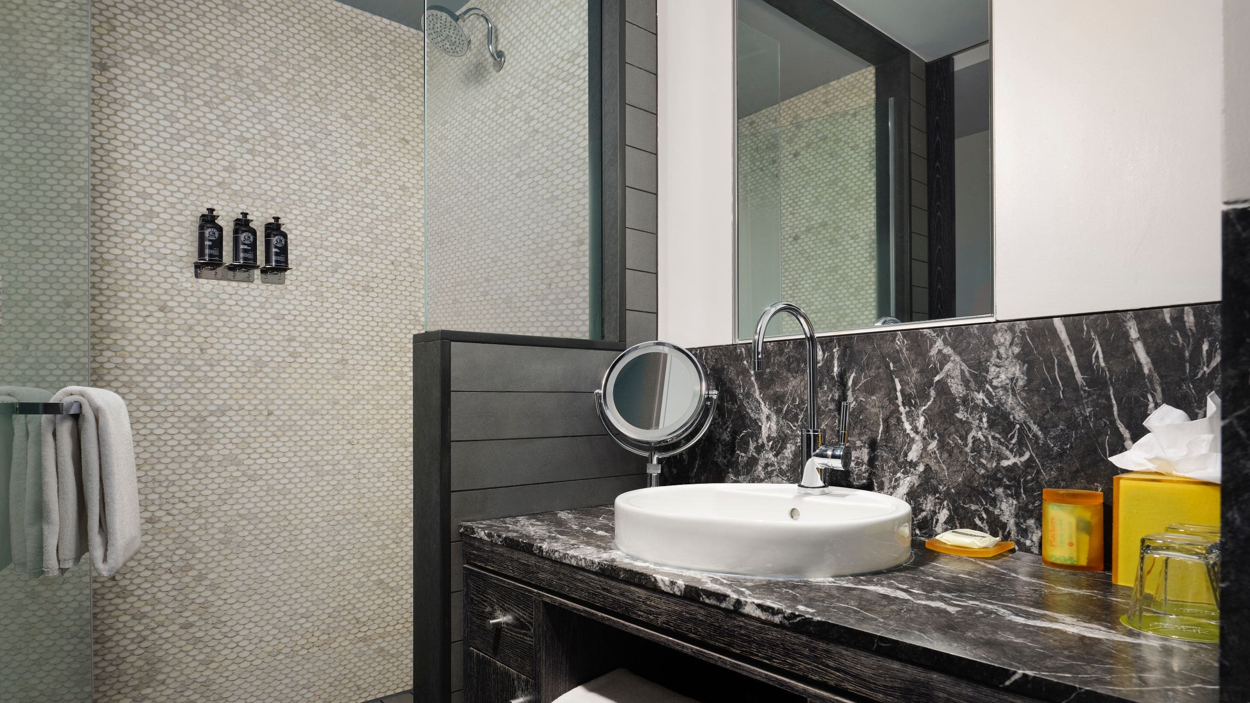 2 von 2 Hyatt Union Square New York King Bath Shower