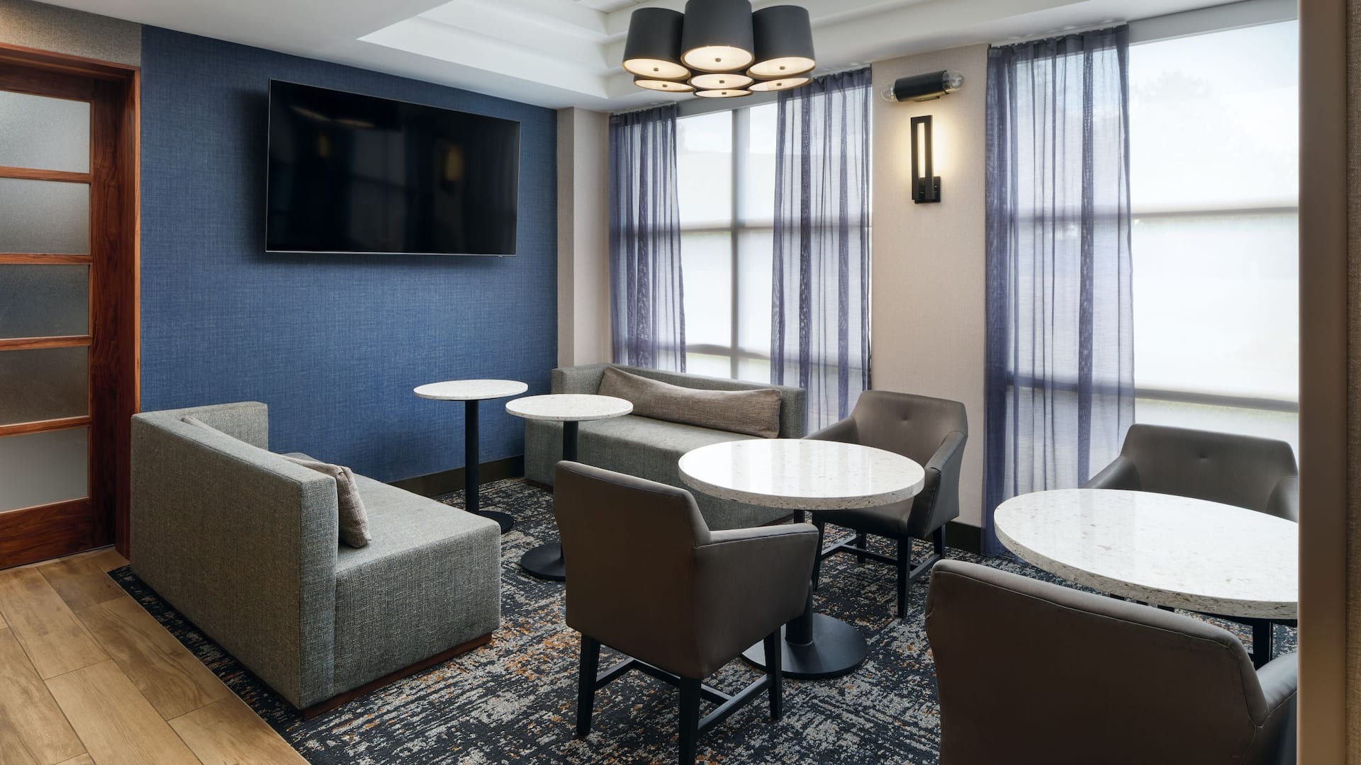Hyatt Place Greensboro Breakfast Seating
