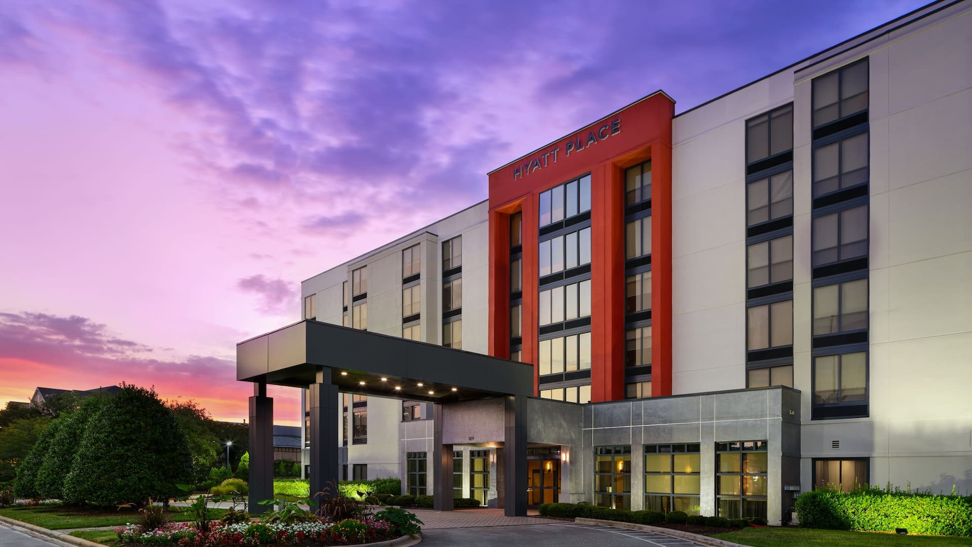Hyatt Place Greensboro Exterior Dusk