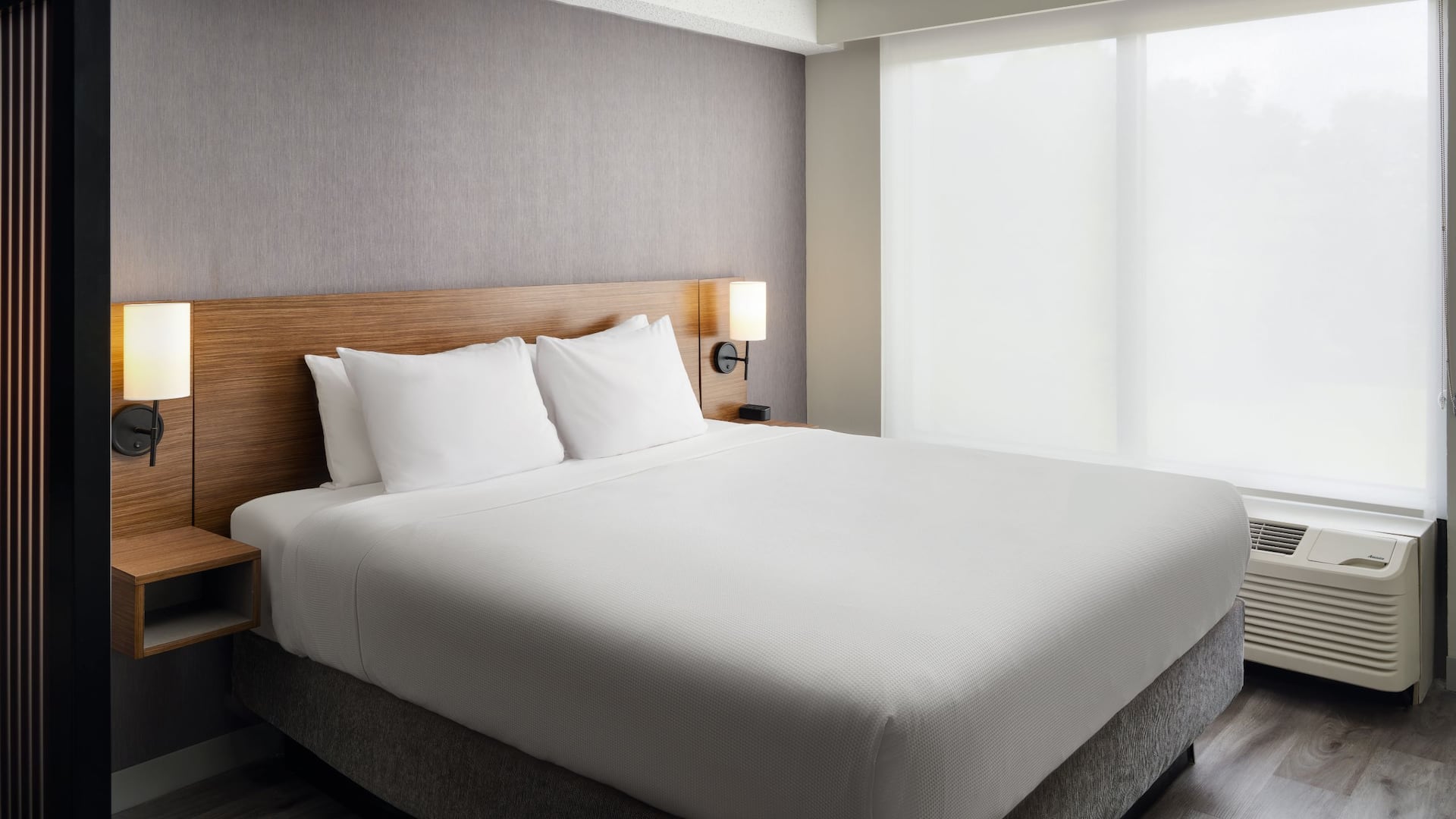 Hyatt Place Greensboro King High Floor Bed